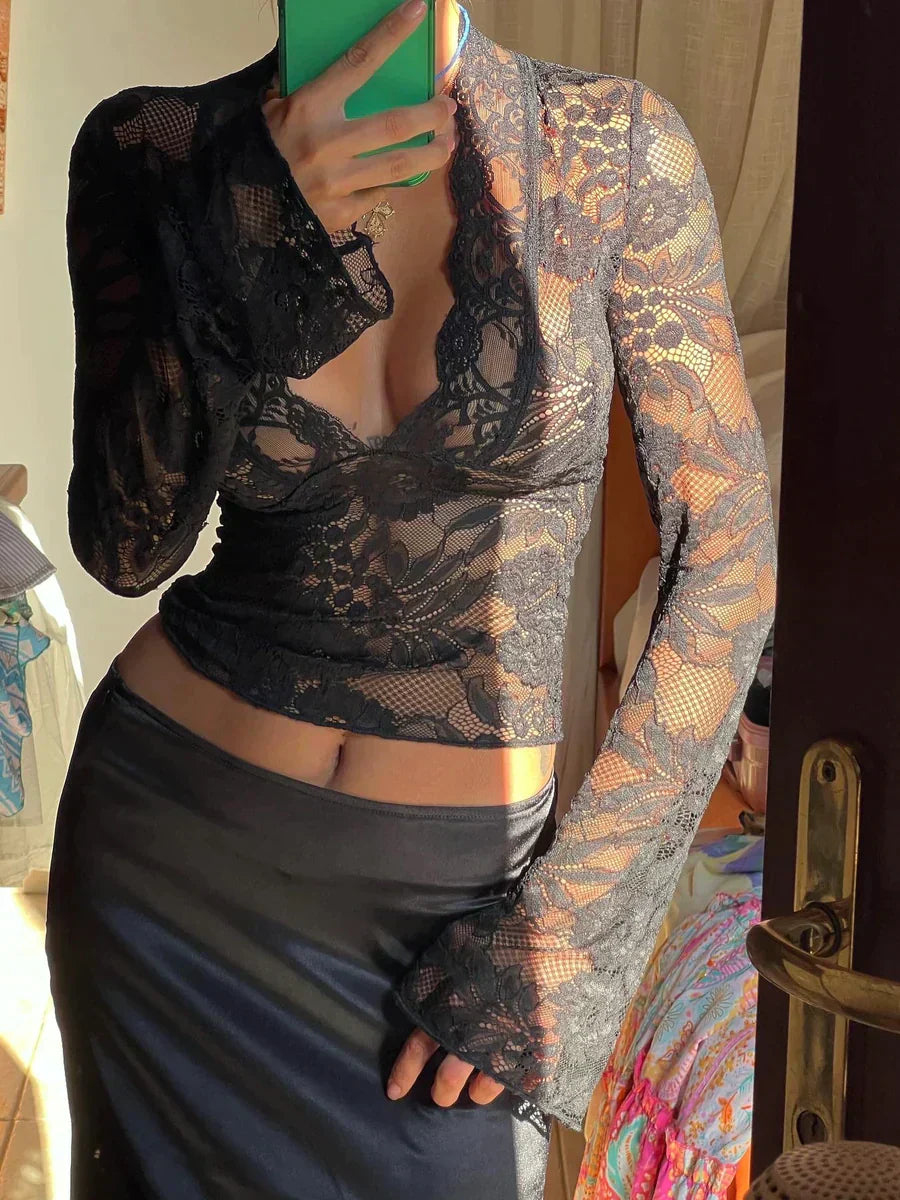 Norielle černý krajkový top s hlubokým výstřihem