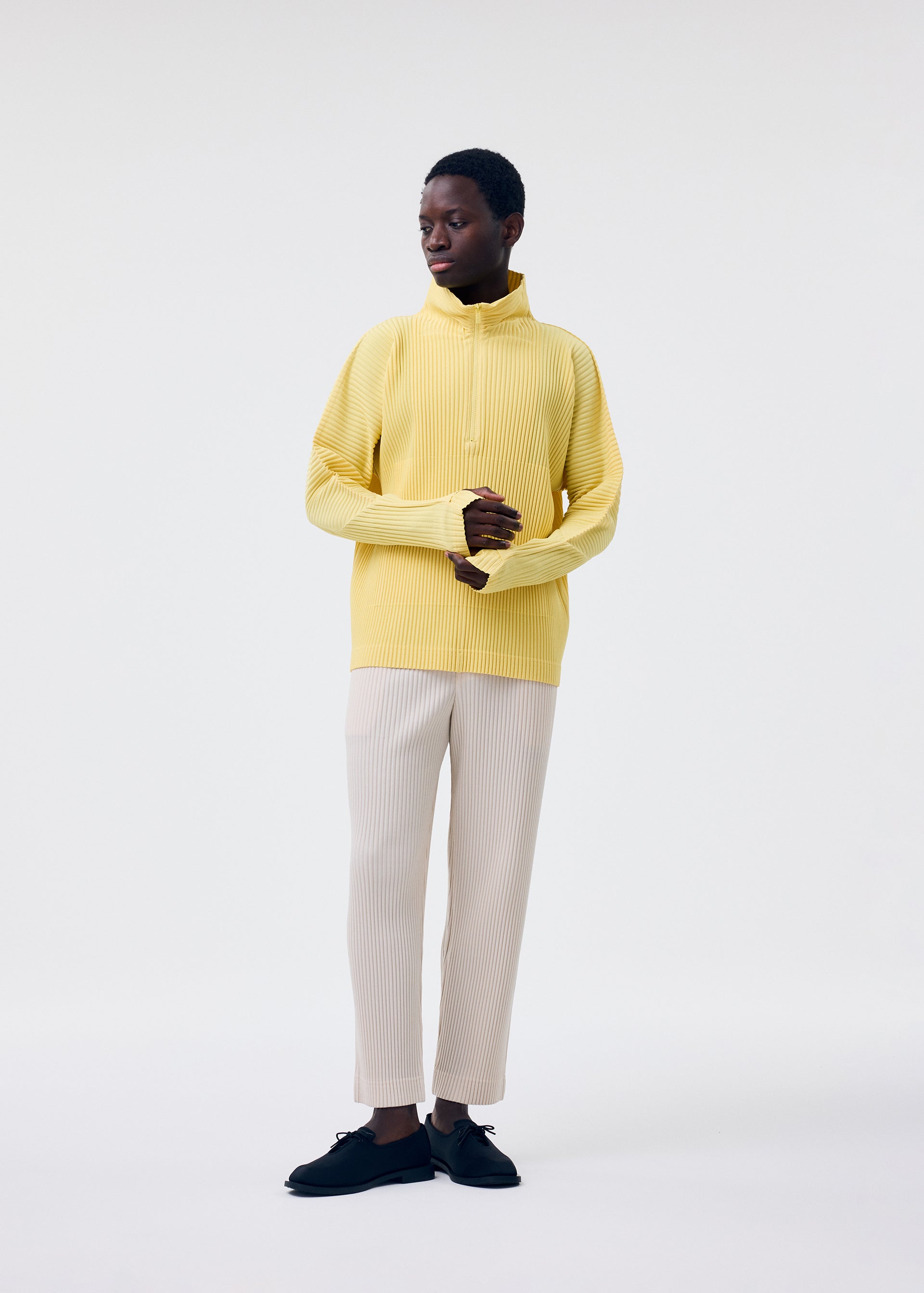 Issey Miyake Monthly Colors March mikina černá vel. 3