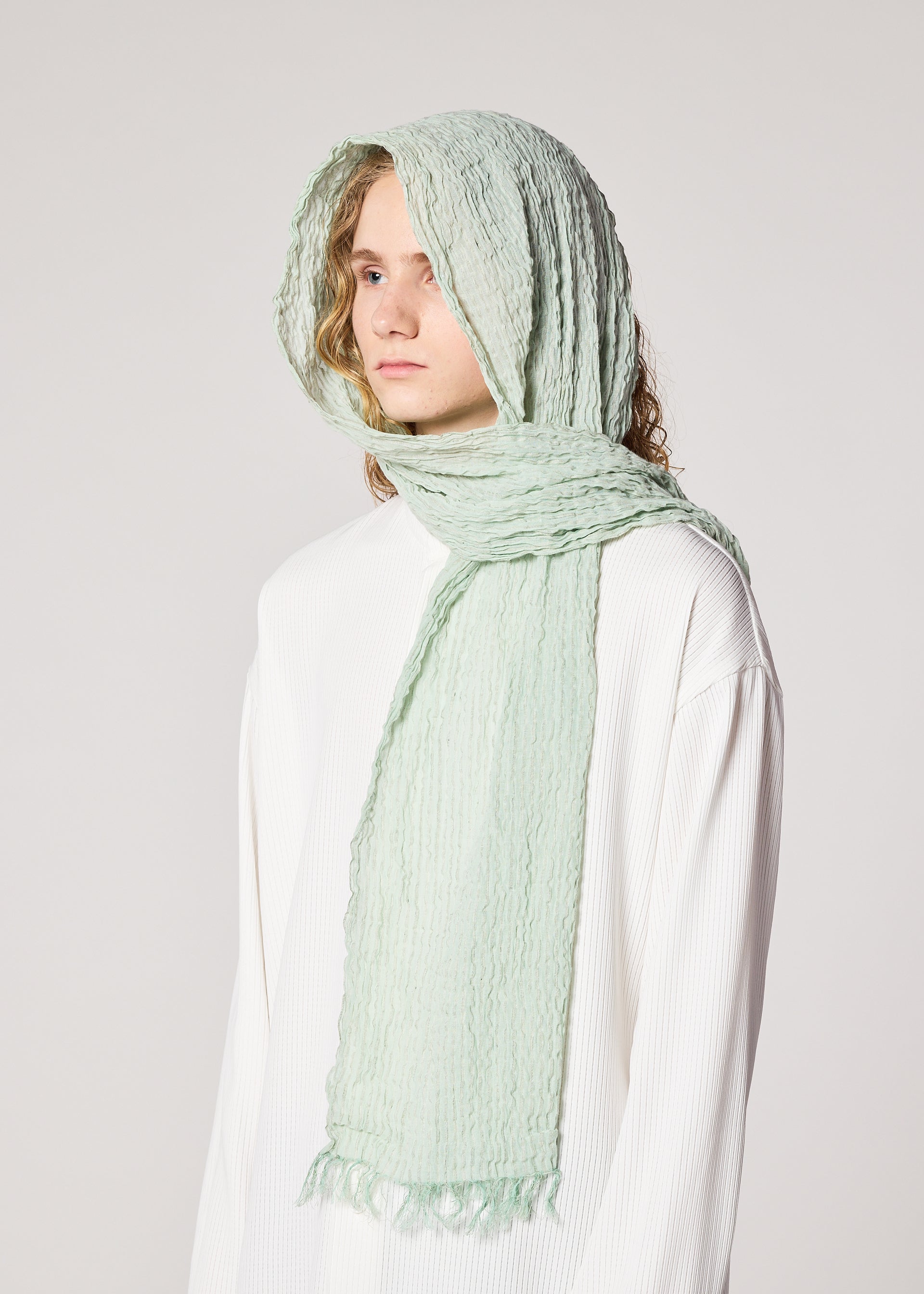 Issey Miyake Shrink Border štola šedá lněná
