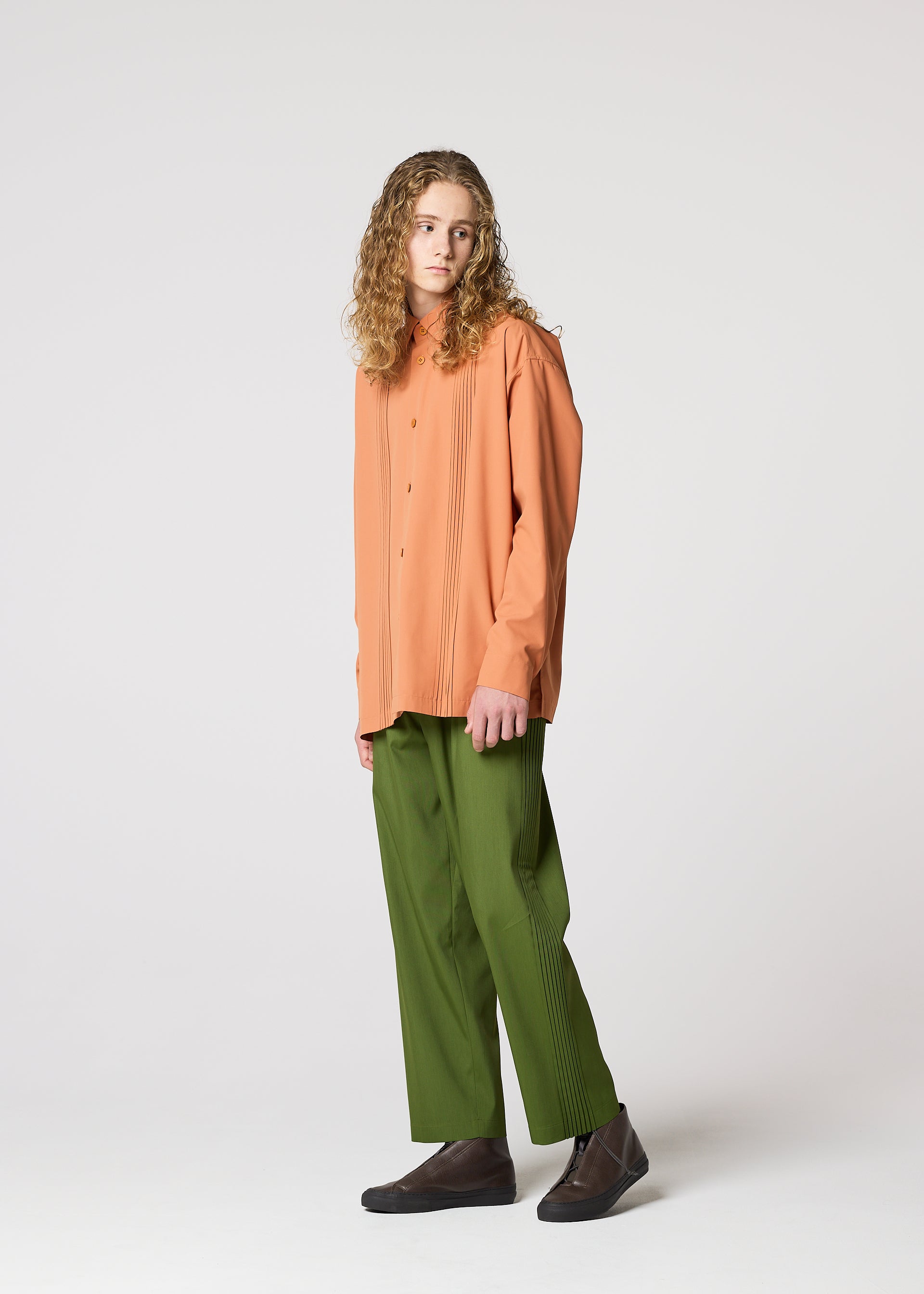 Issey Miyake Air Pleats kalhoty khaki odlehčené
