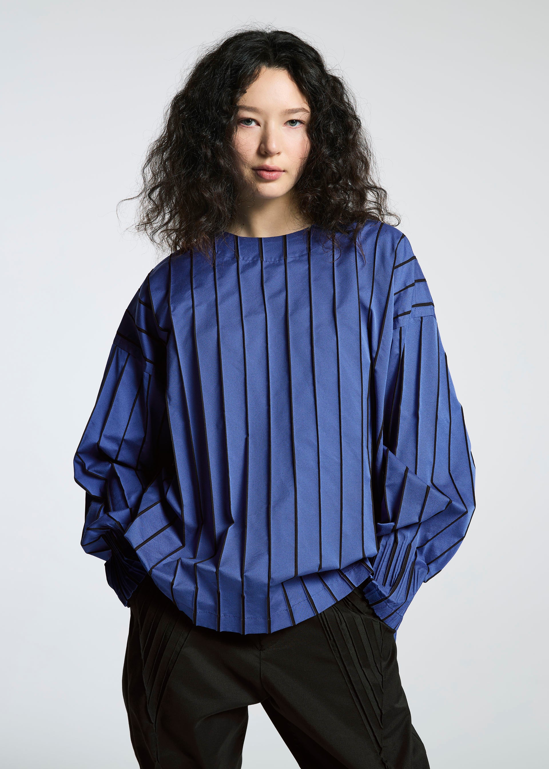 Issey Miyake Type-W 007 top šedý volný 3D strečový