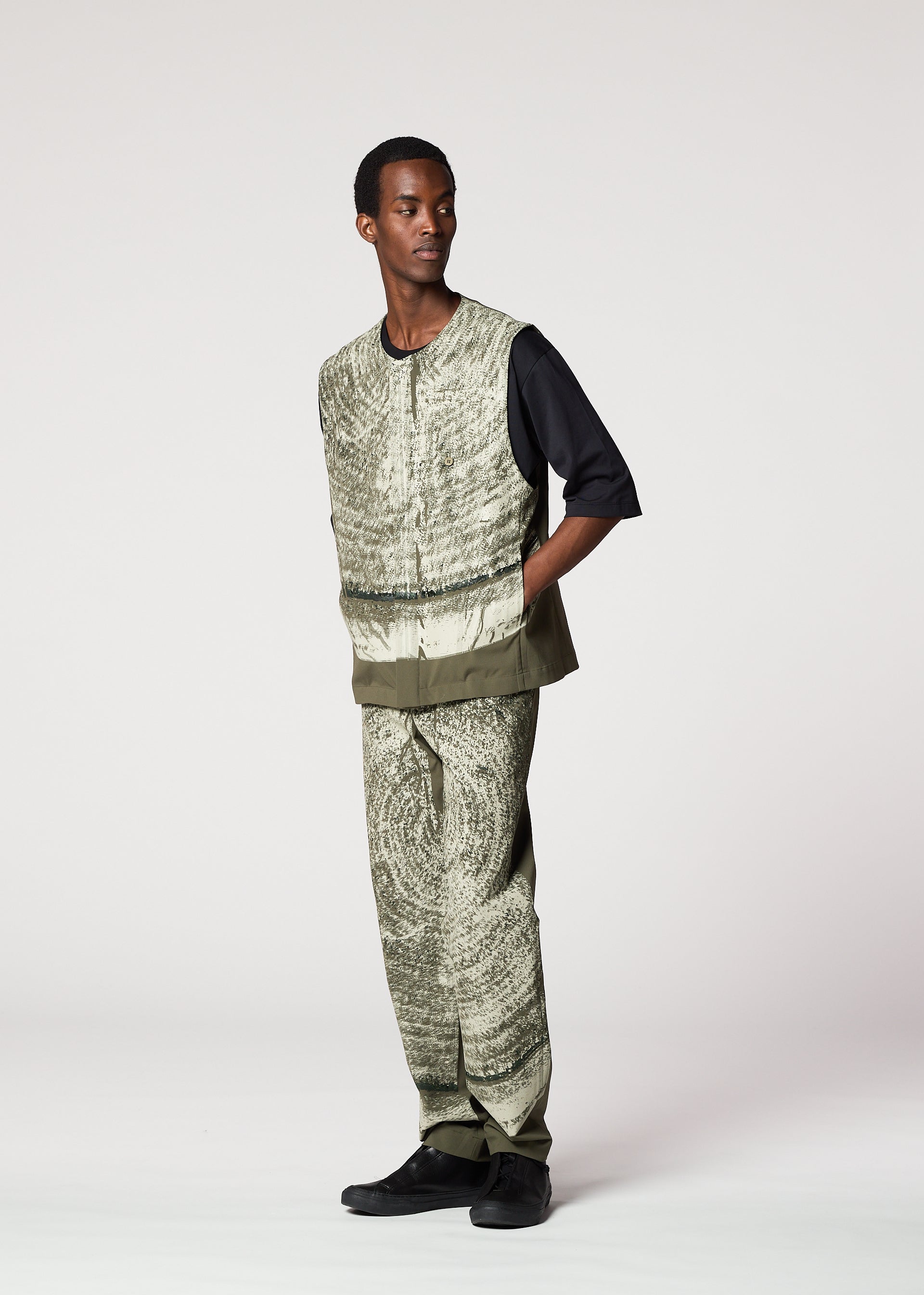 Issey Miyake Kaiyu pánská vesta Black s potiskem