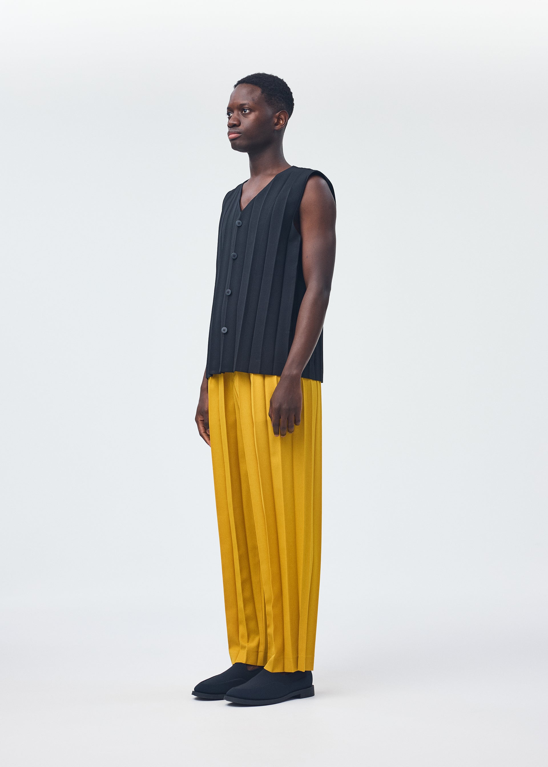 Issey Miyake Edge Ensemble kalhoty černé plisované