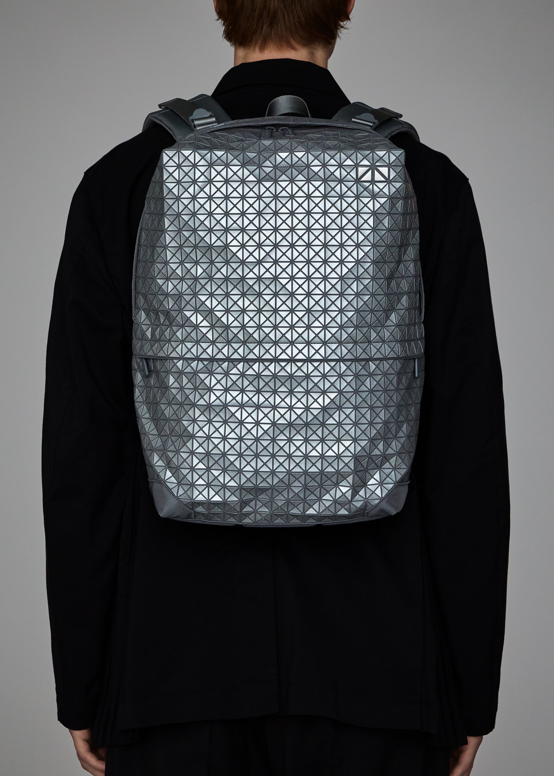 Issey Miyake Liner Reflector batoh stříbrný reflexní