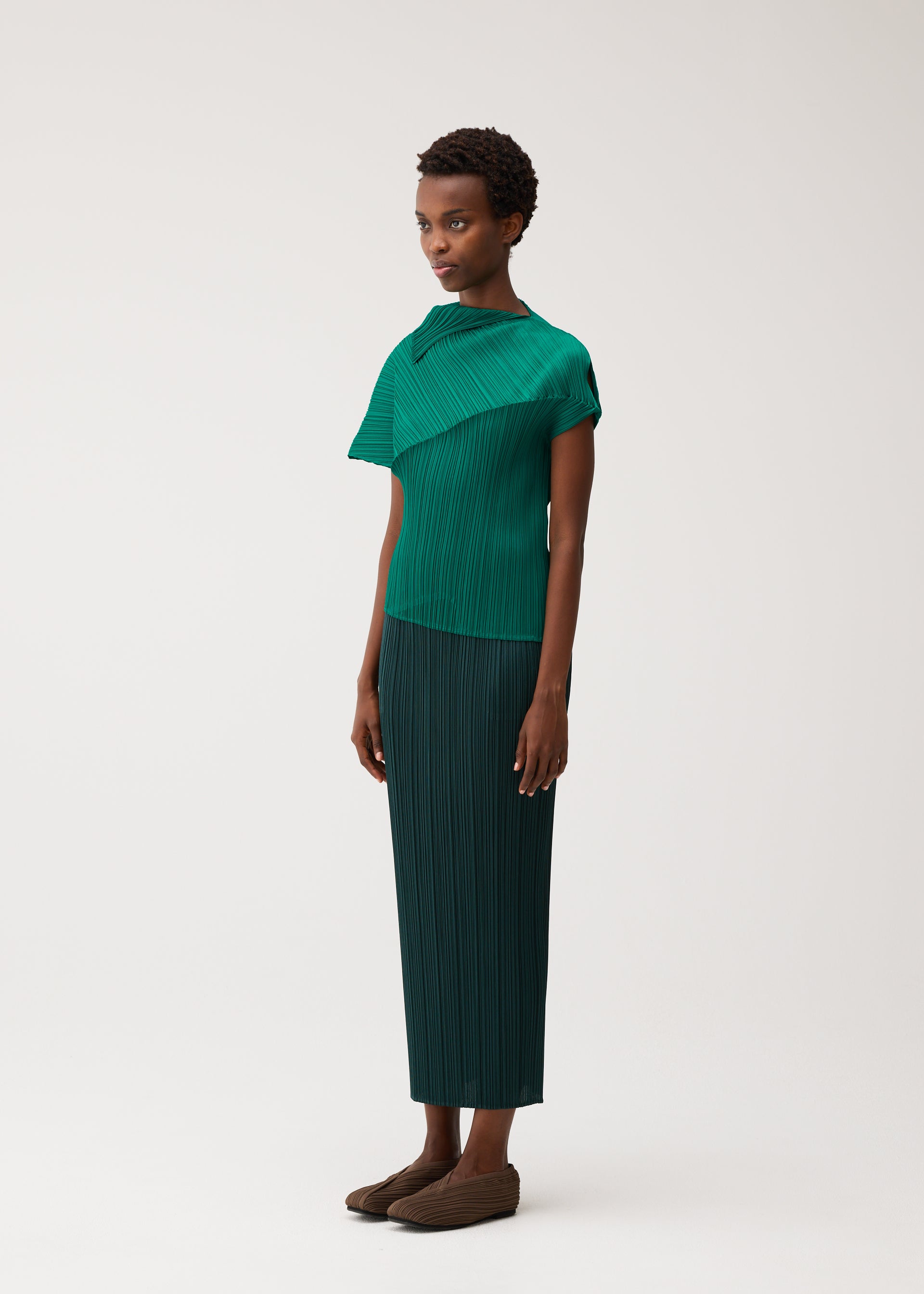 Issey Miyake Leap asymetrický top černý