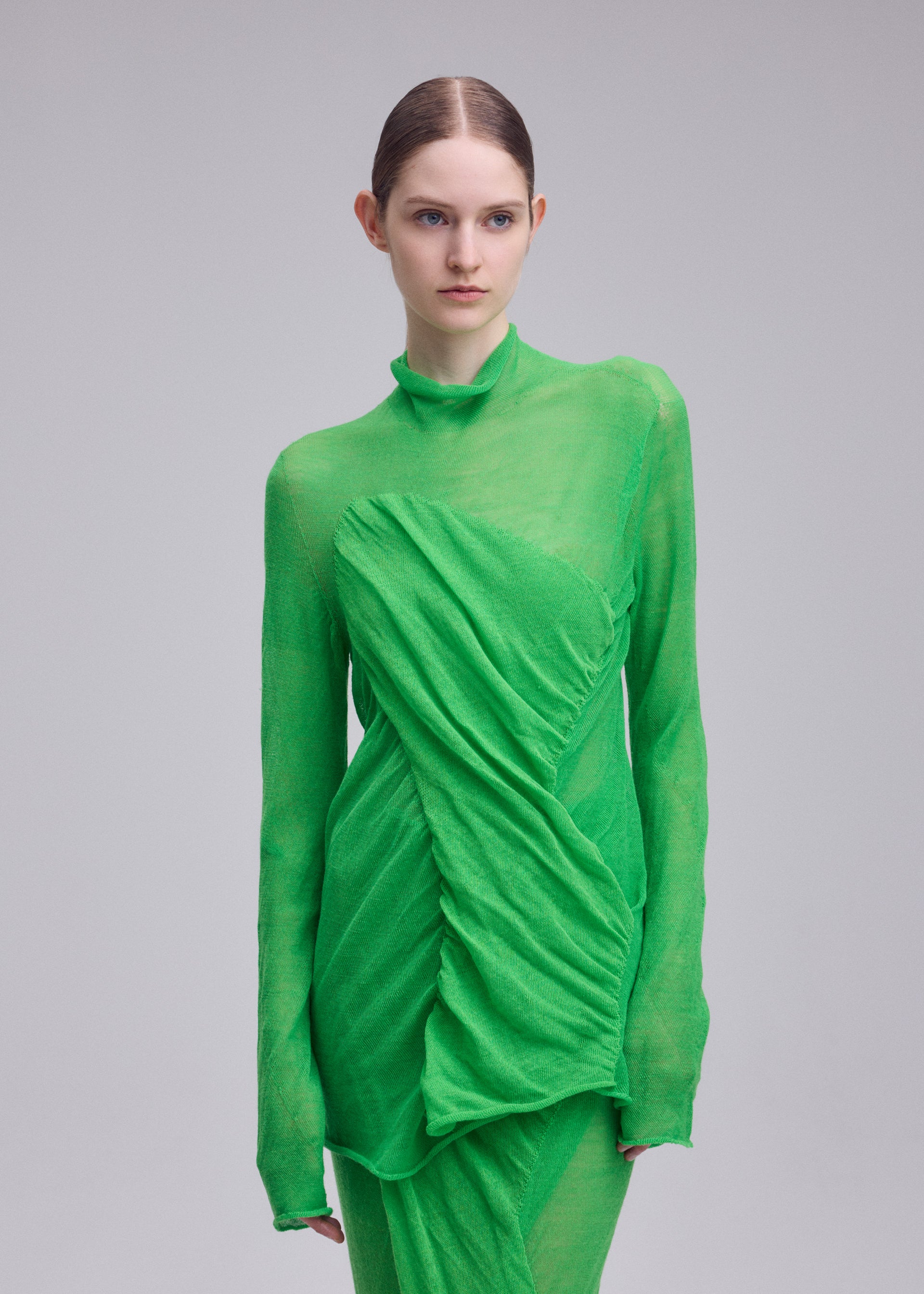 Issey Miyake Hug vlněný top off-white sochařský vzor