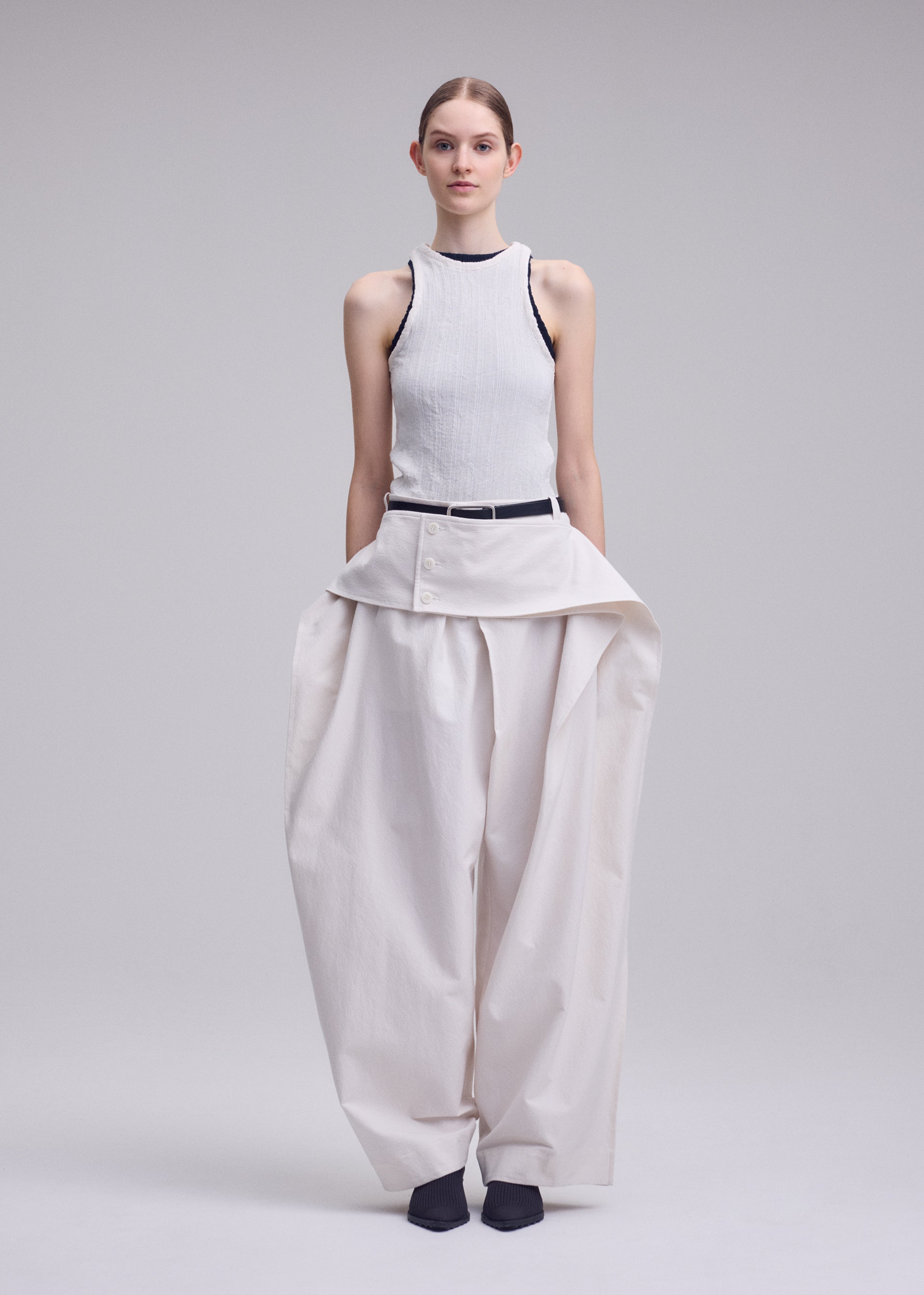 Issey Miyake Grainy kalhoty OFF-WHITE strečové