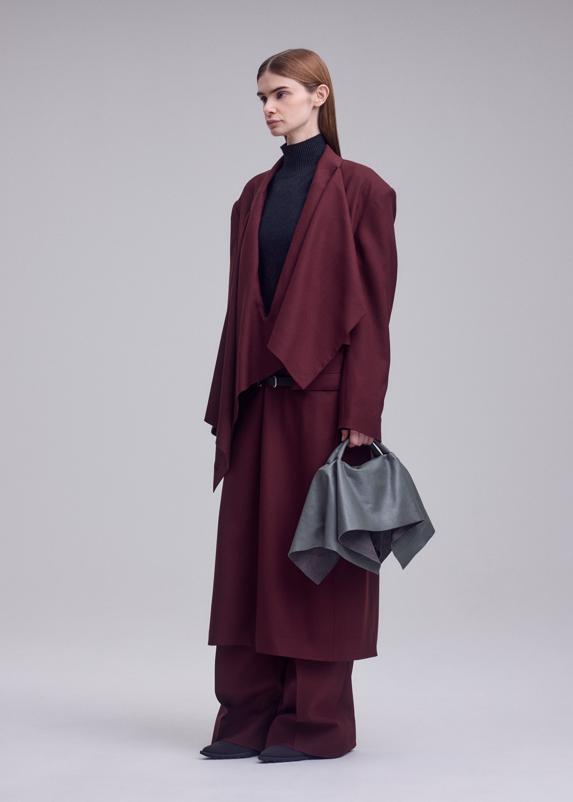 Issey Miyake Square kožená kabelka šedá
