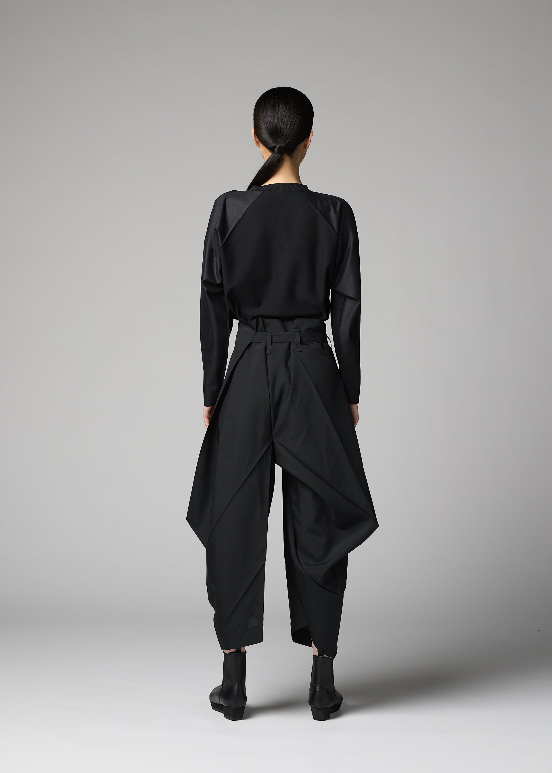 Issey Miyake 132 5. F-BT kalhoty černé skládané