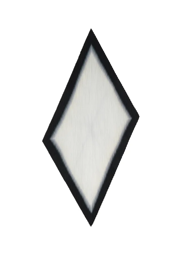 Homme Plissé Issey Miyake Framework Chusen štola bílá