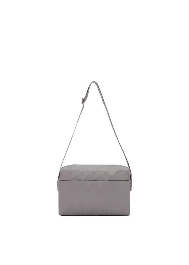 Issey Miyake Track kabelka crossbody lesklá