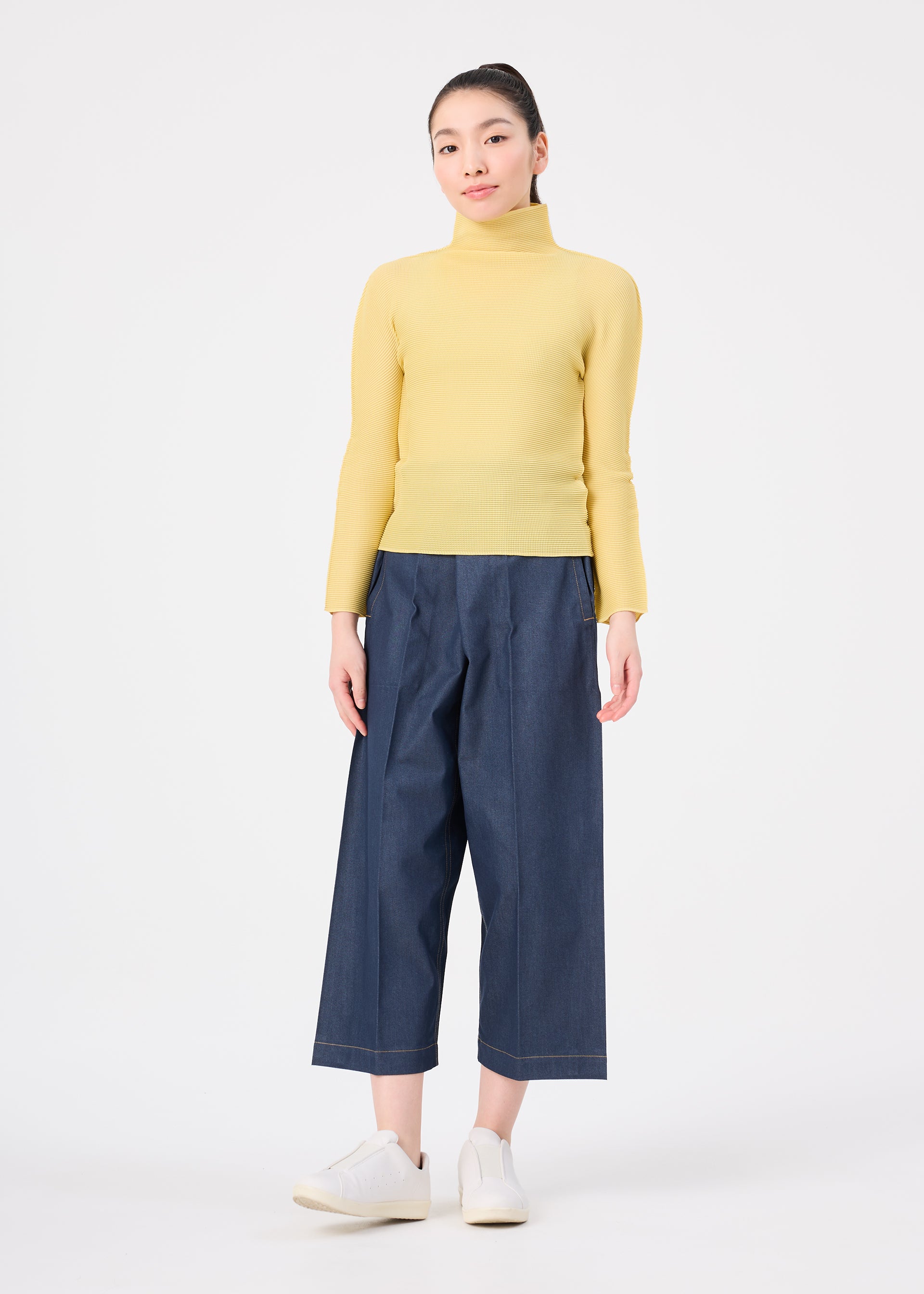 Issey Miyake Stretch Pleats 4 top taupe strečový rolák
