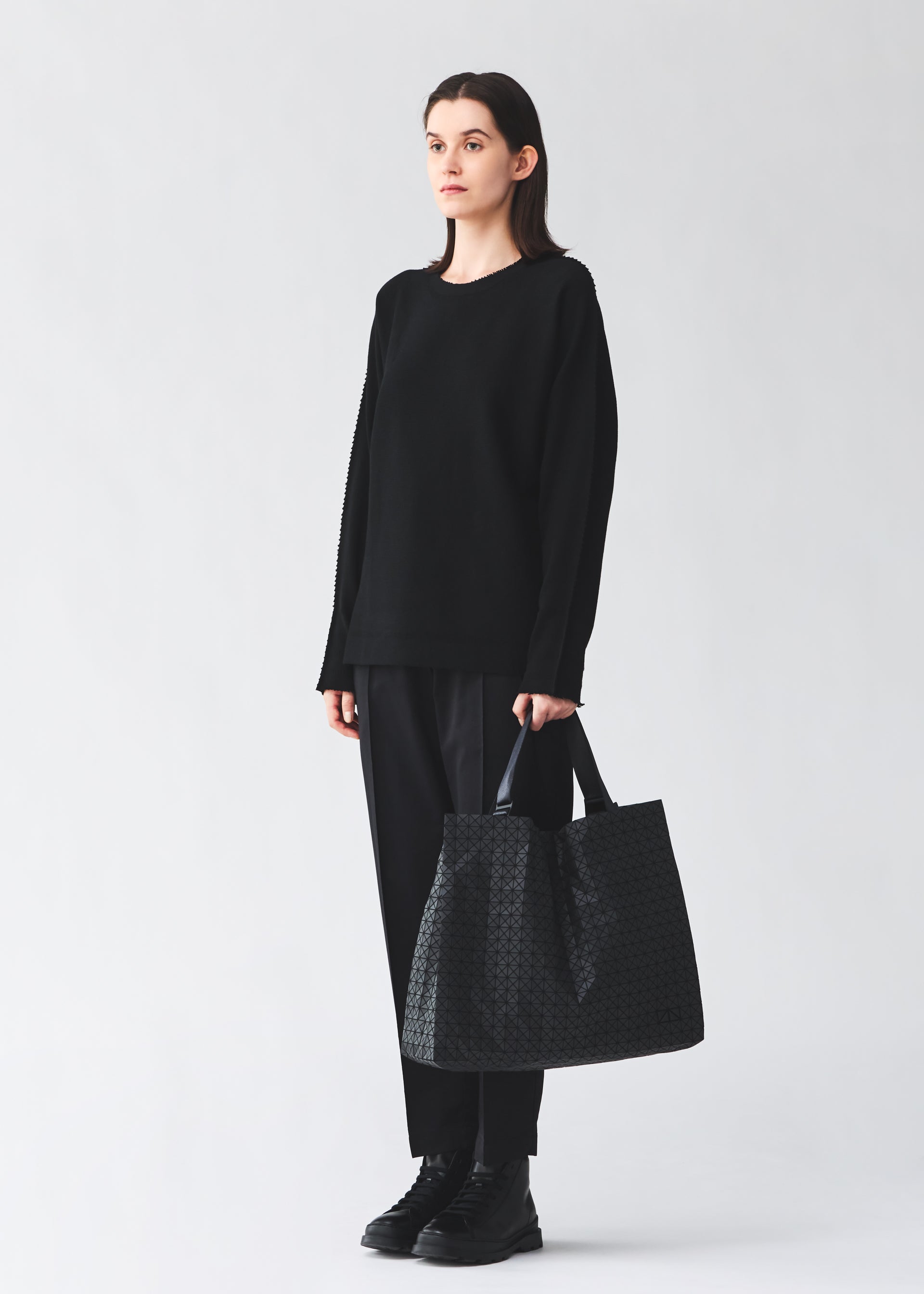 Issey Miyake Cart tote matně černá na notebook