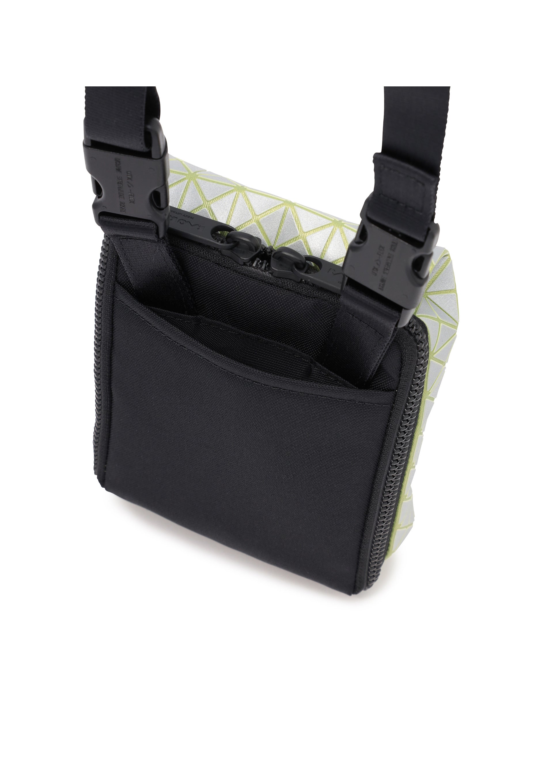 Issey Miyake Beetle Reflector crossbody black reflexní