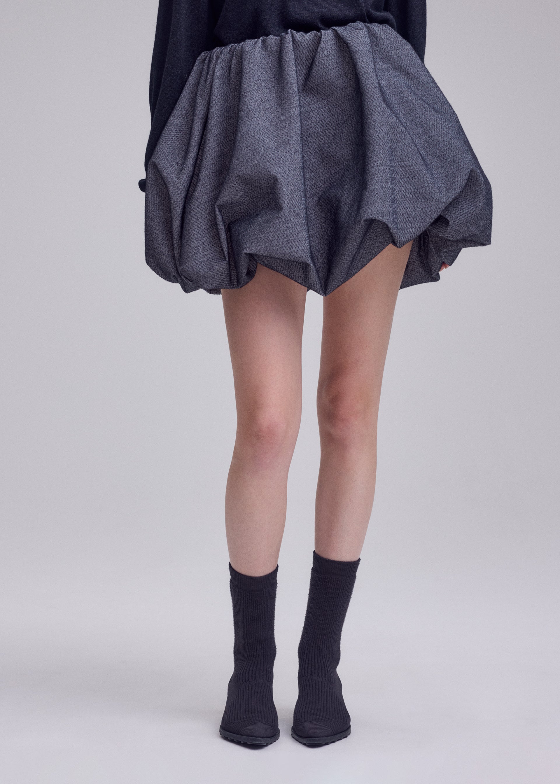 Issey Miyake Reflection sukně světle šedá reflexní