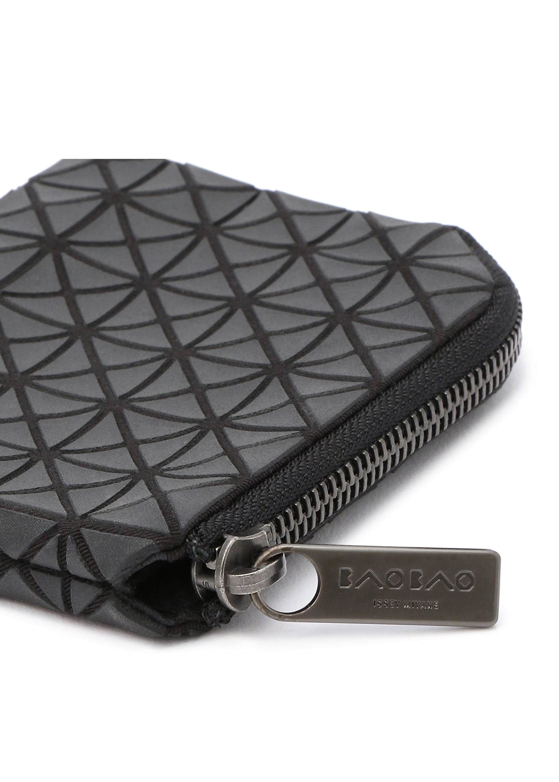 Issey Miyake Clam Wallet peněženka matná černá L-zip