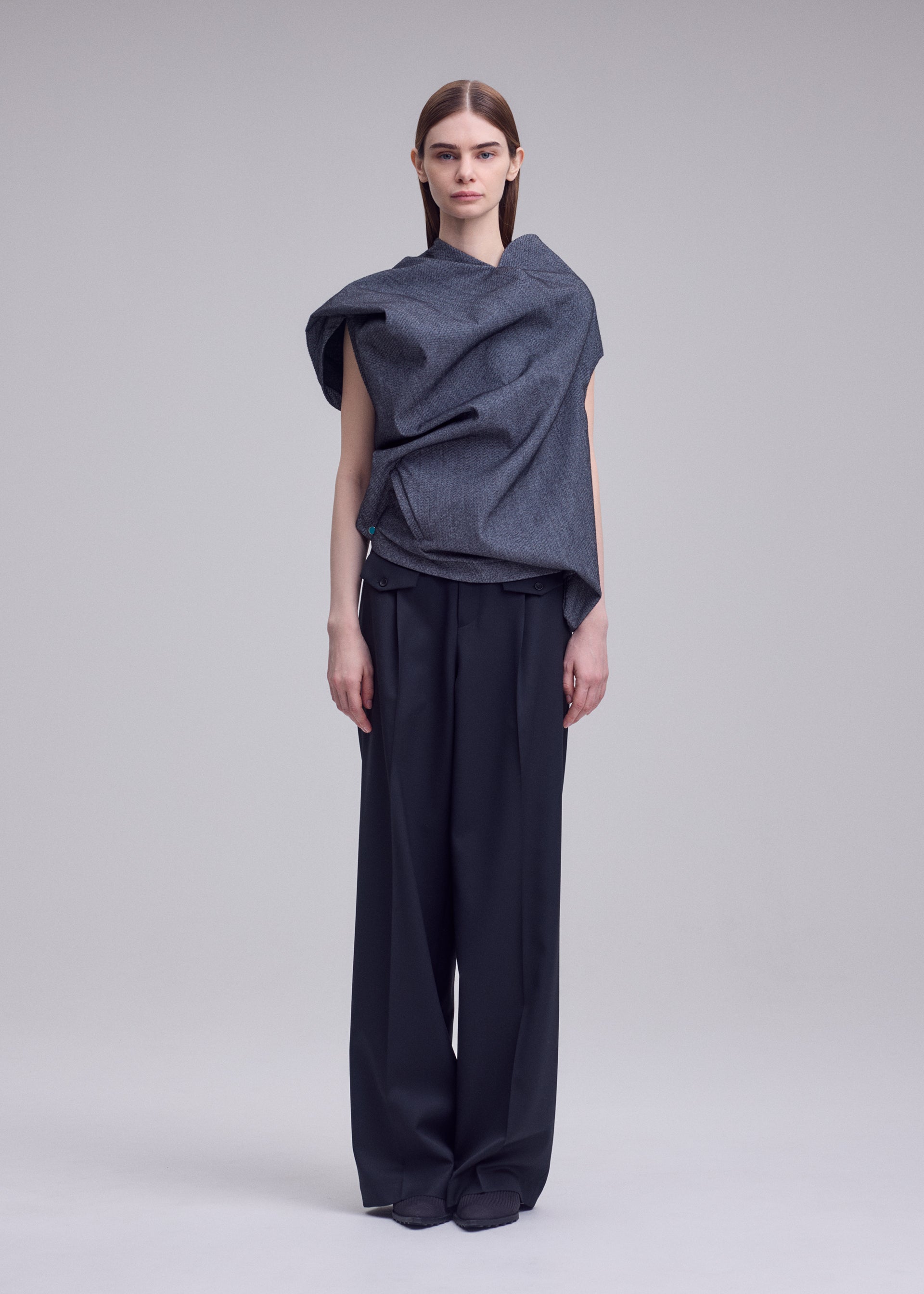 Issey Miyake Reflection top světle šedý reflexní vel. 2