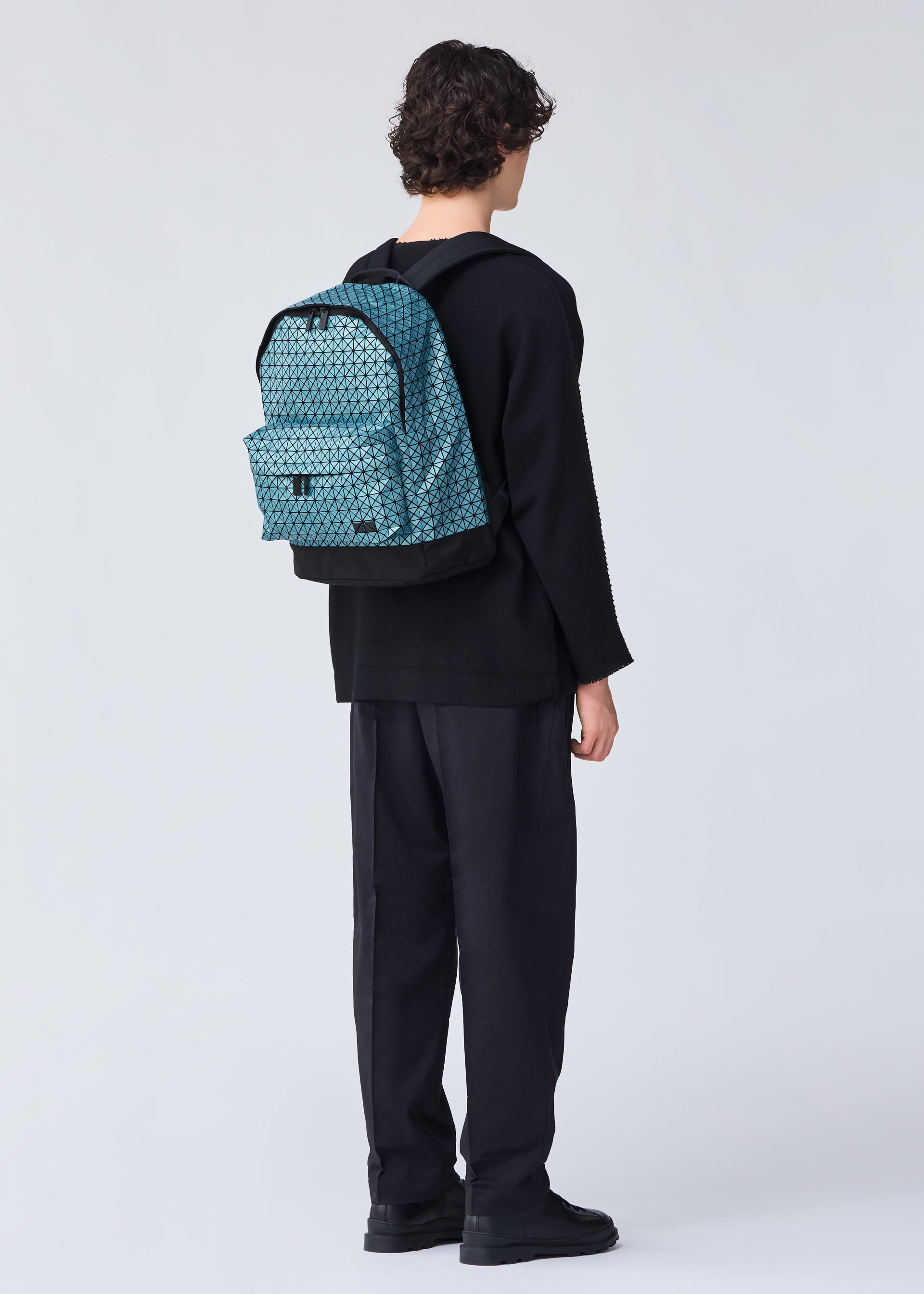 Issey Miyake Bao Bao Daypack Metallic batoh cerulean blue metalický