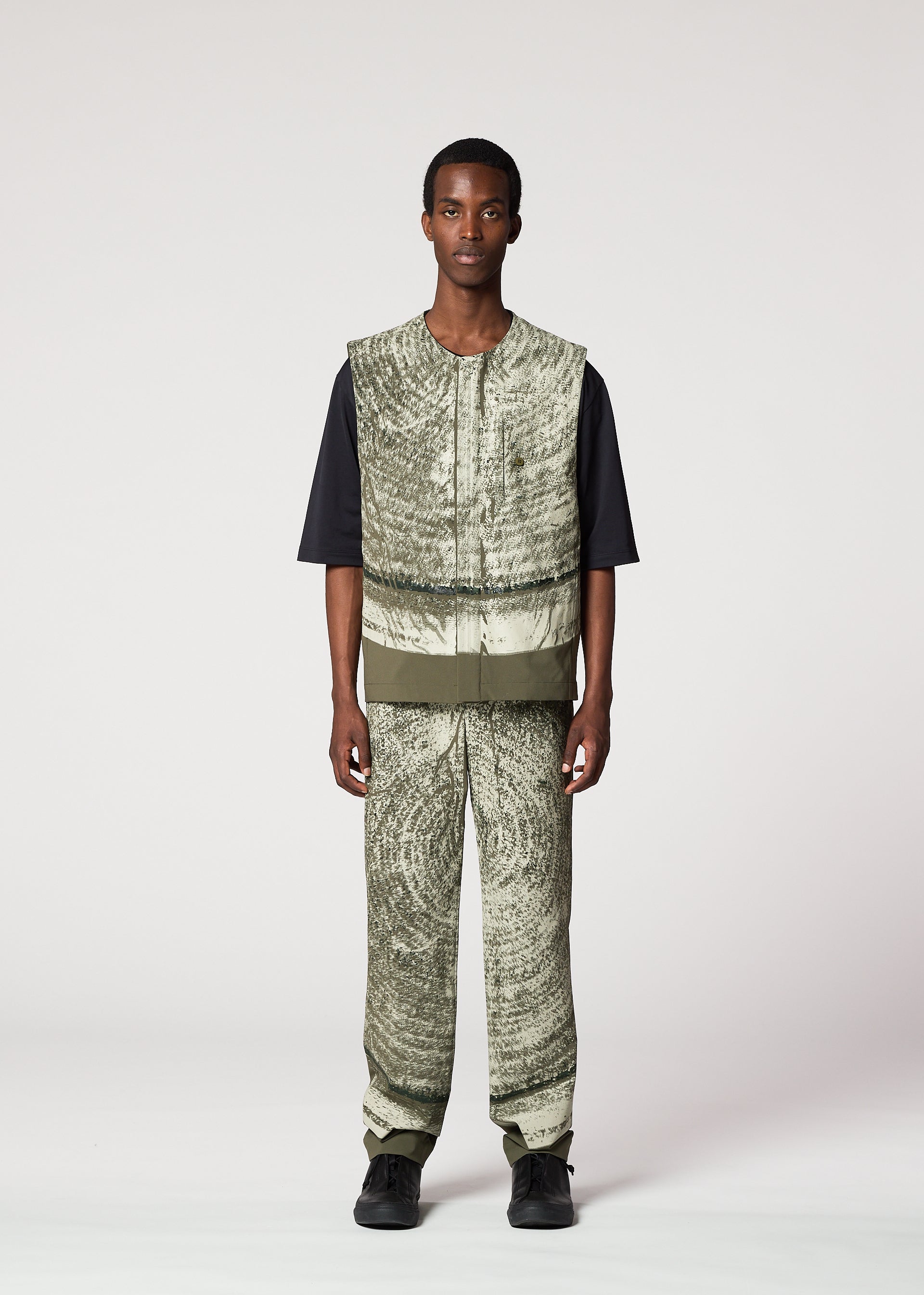 Issey Miyake Kaiyu pánská vesta Black s potiskem