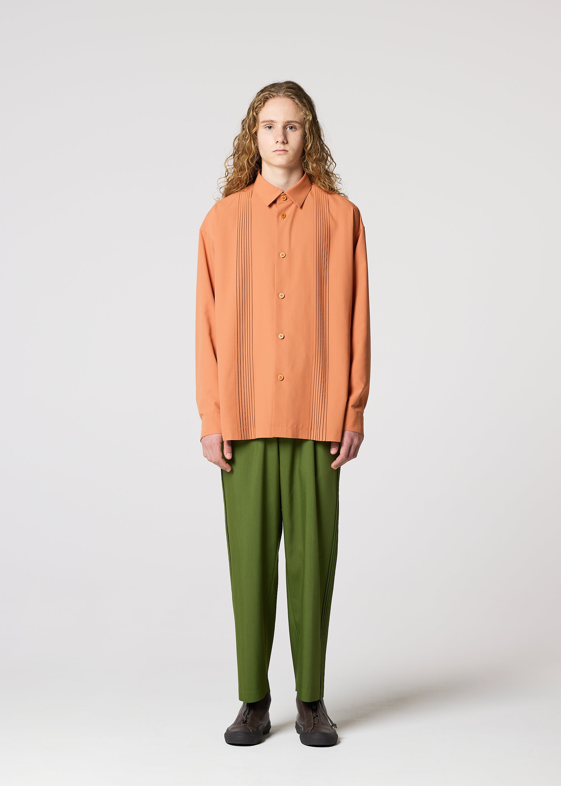 Issey Miyake Air Pleats kalhoty khaki odlehčené