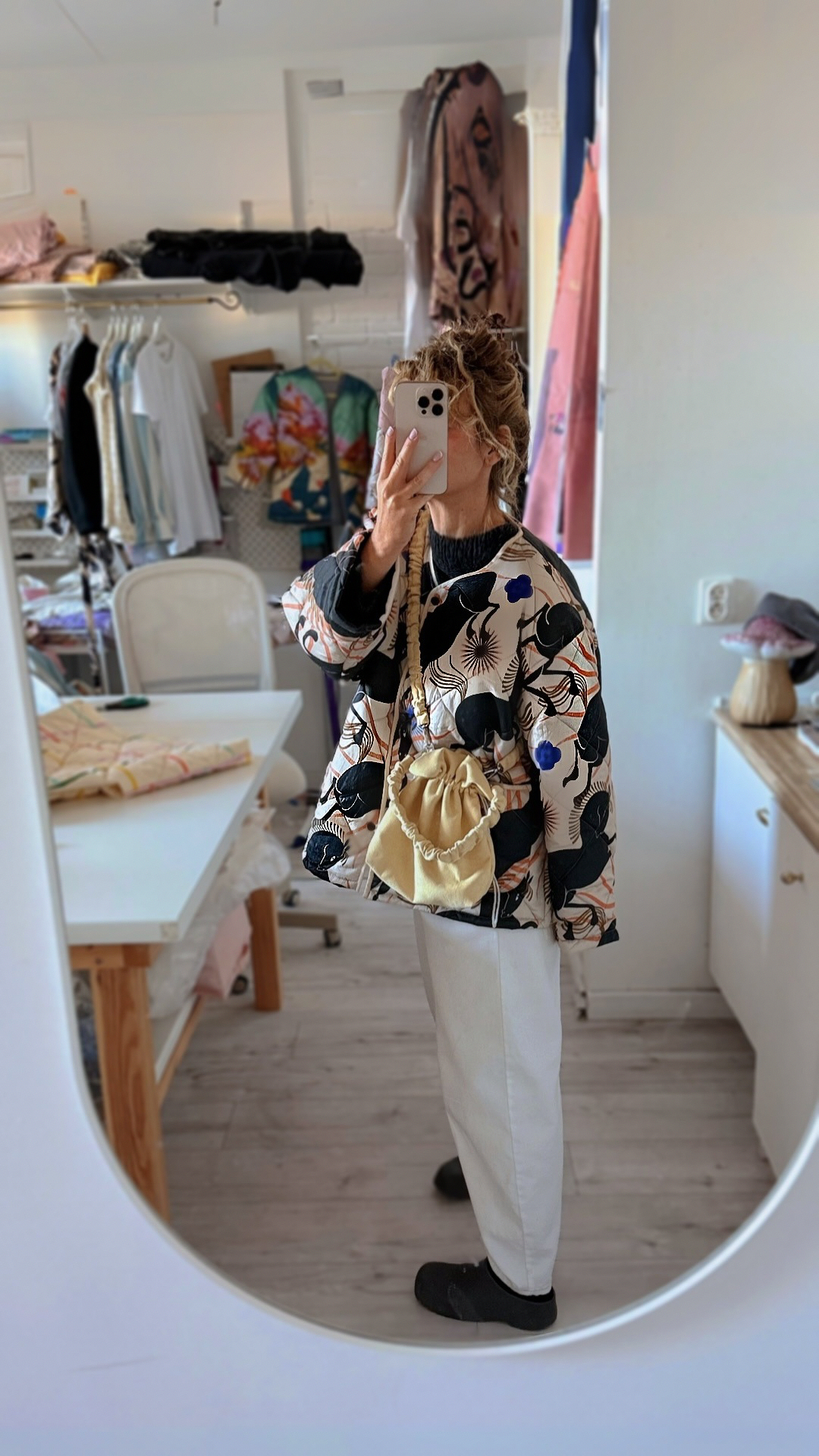 Aurelia & Zwei Frauen bunda galopující koně potisk