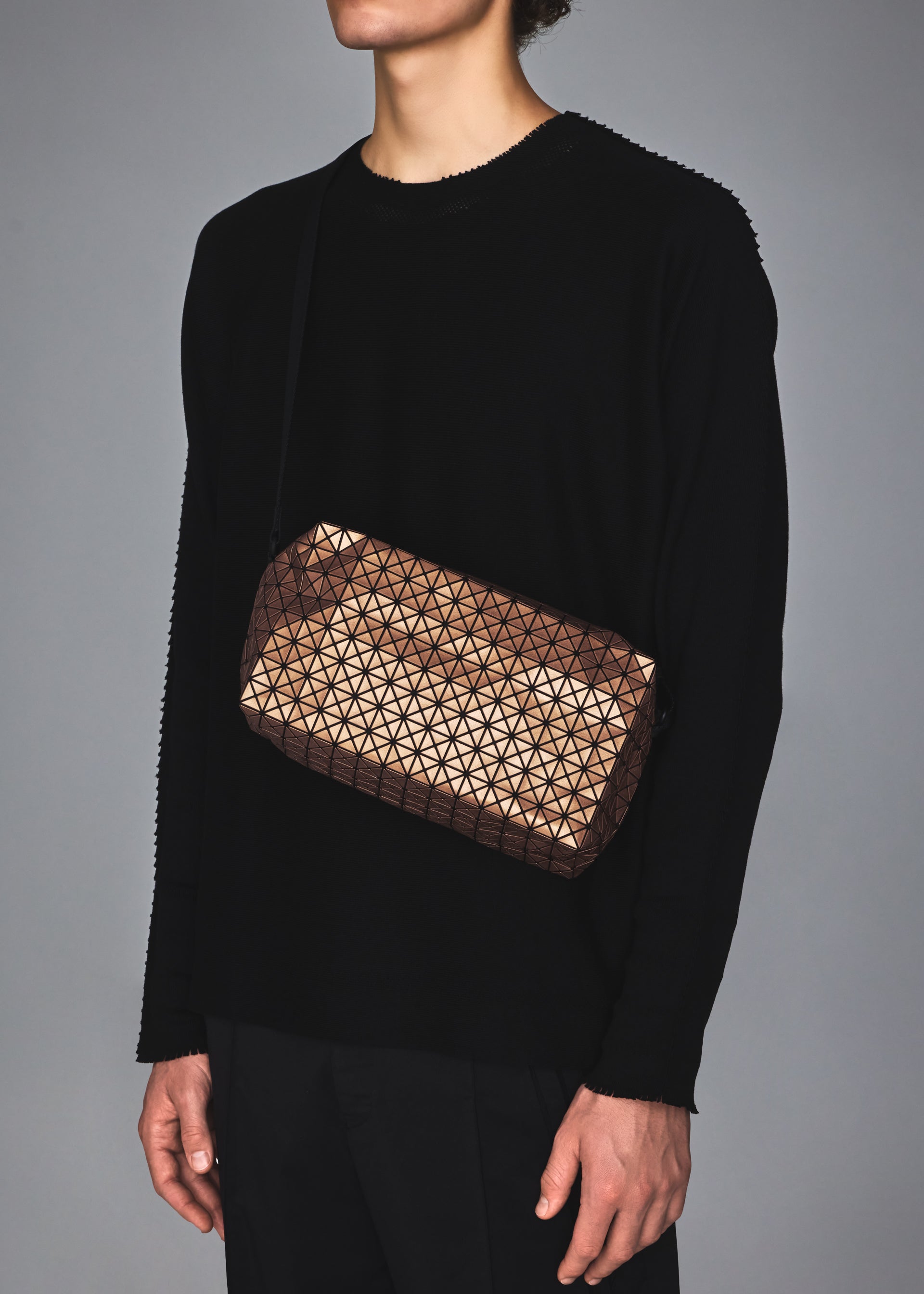 Issey Miyake Saddle Bag Reflector kabelka měděná