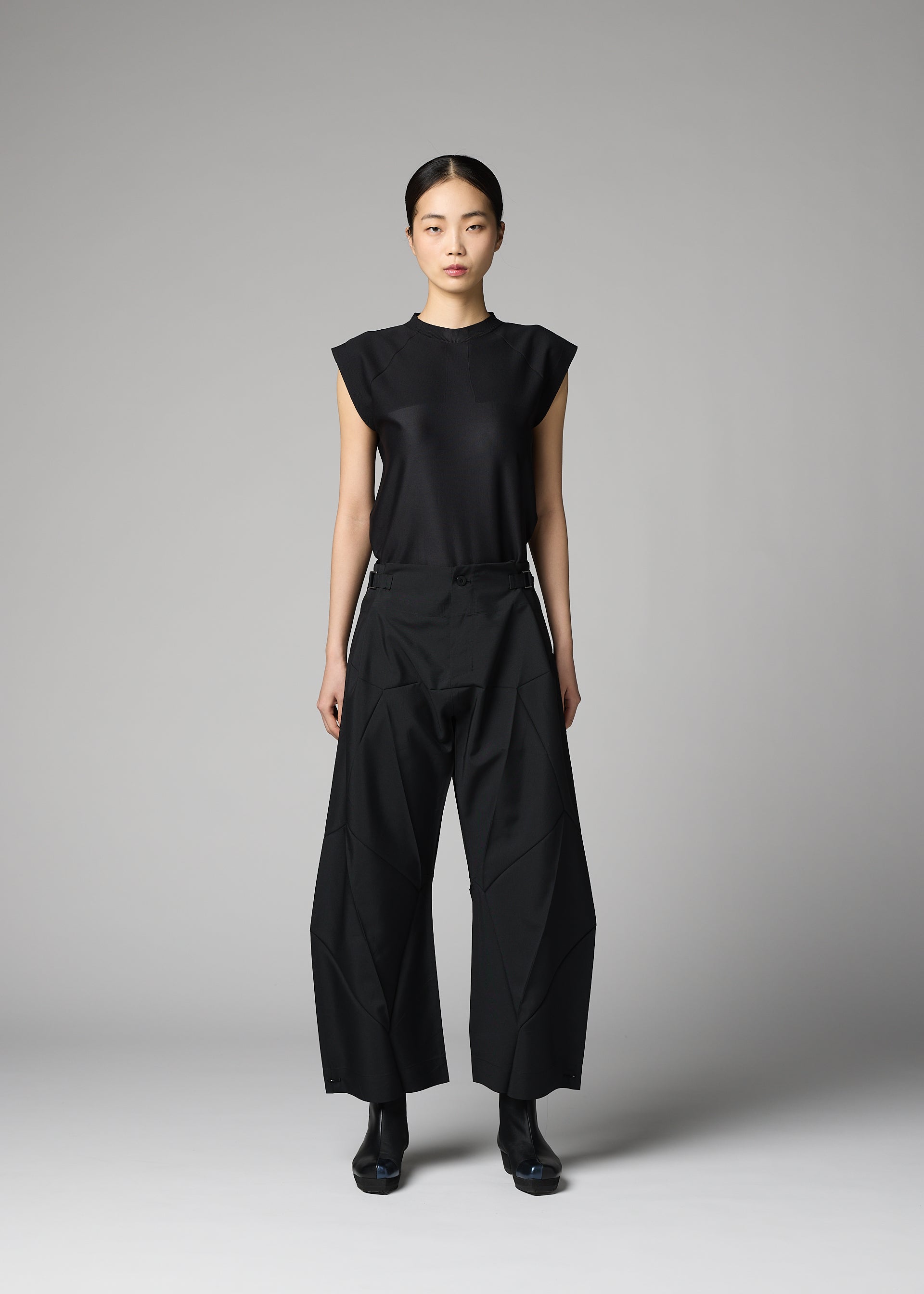 132 5. Issey Miyake F-BT kalhoty černé vel. 3