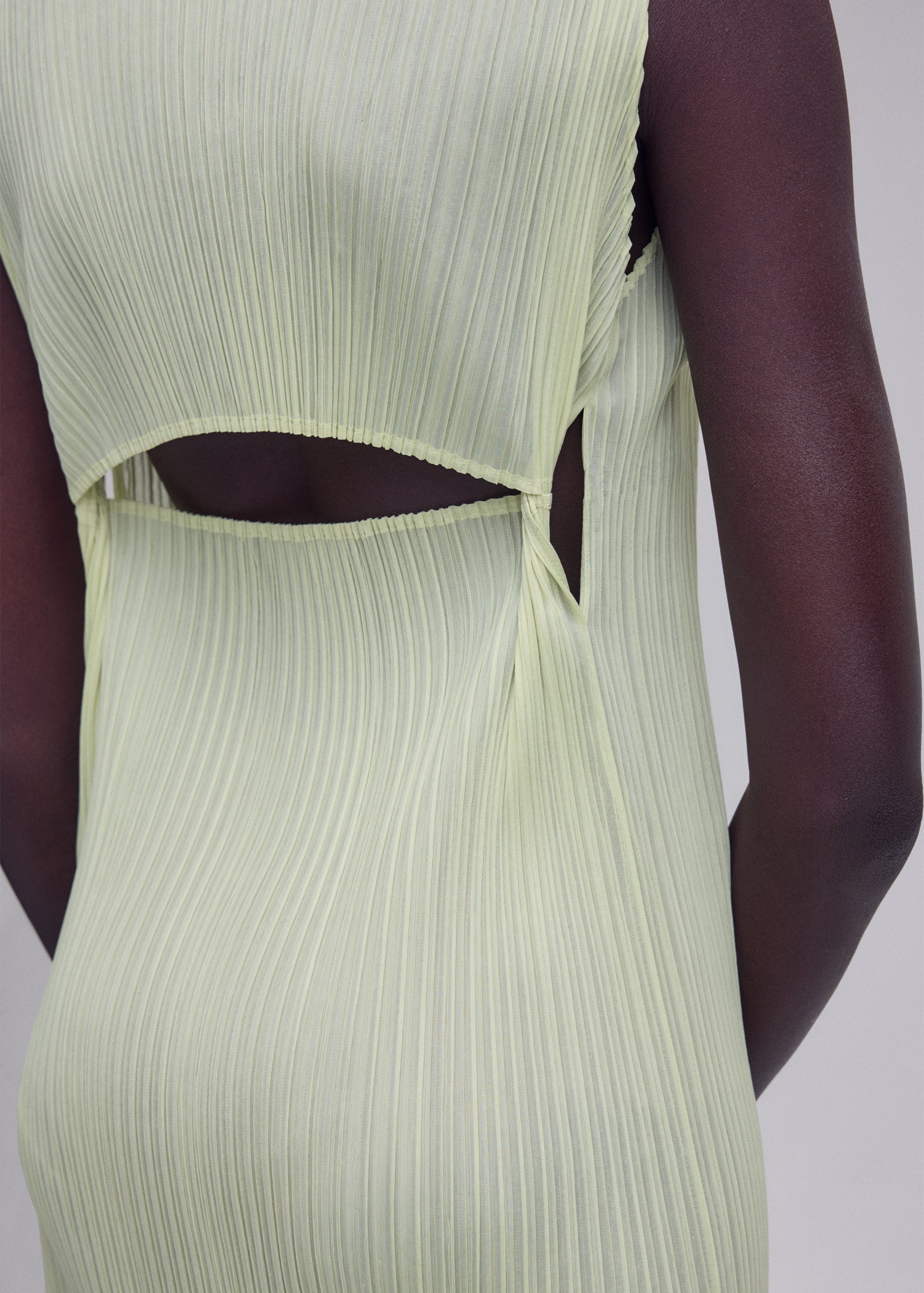 Issey Miyake Sheer Slit Pleats šaty černé bez rukávů 2