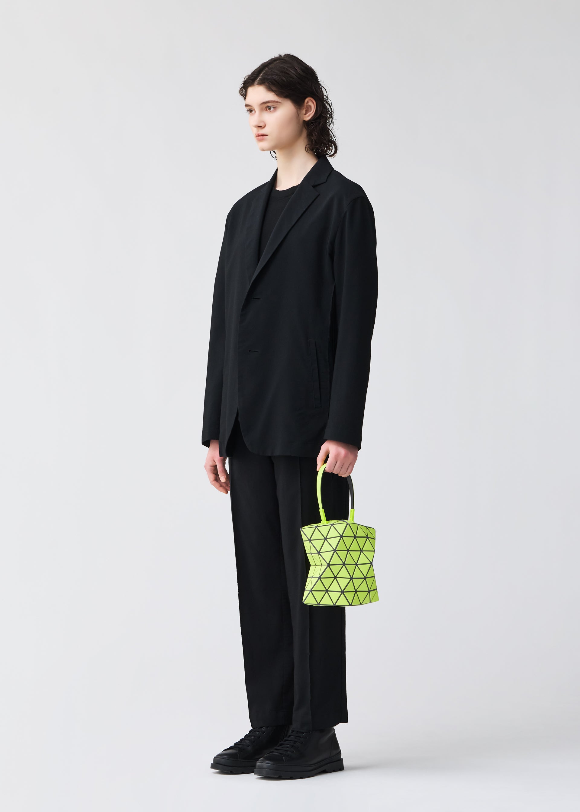 Issey Miyake Torso kabelka matná černá trojúhelníková