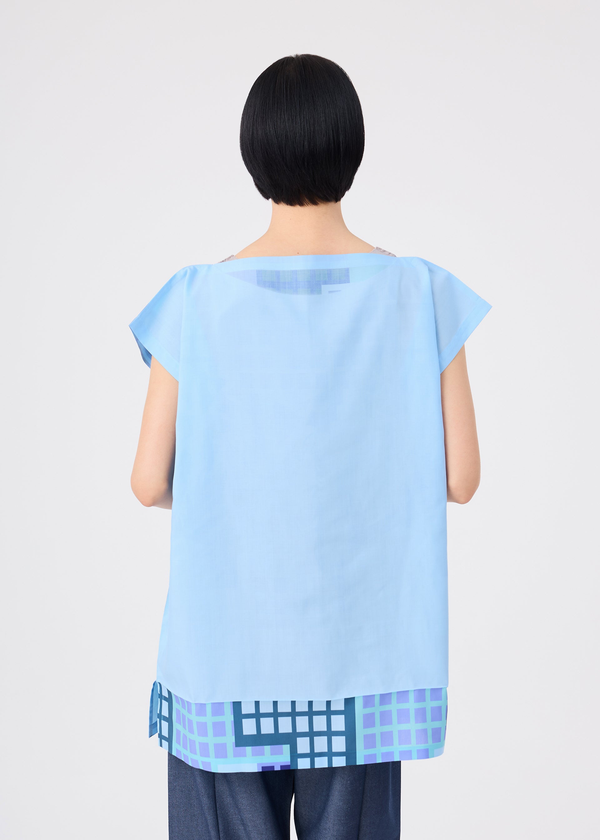 Issey Miyake Me Building Print top šedá s potiskem lehký