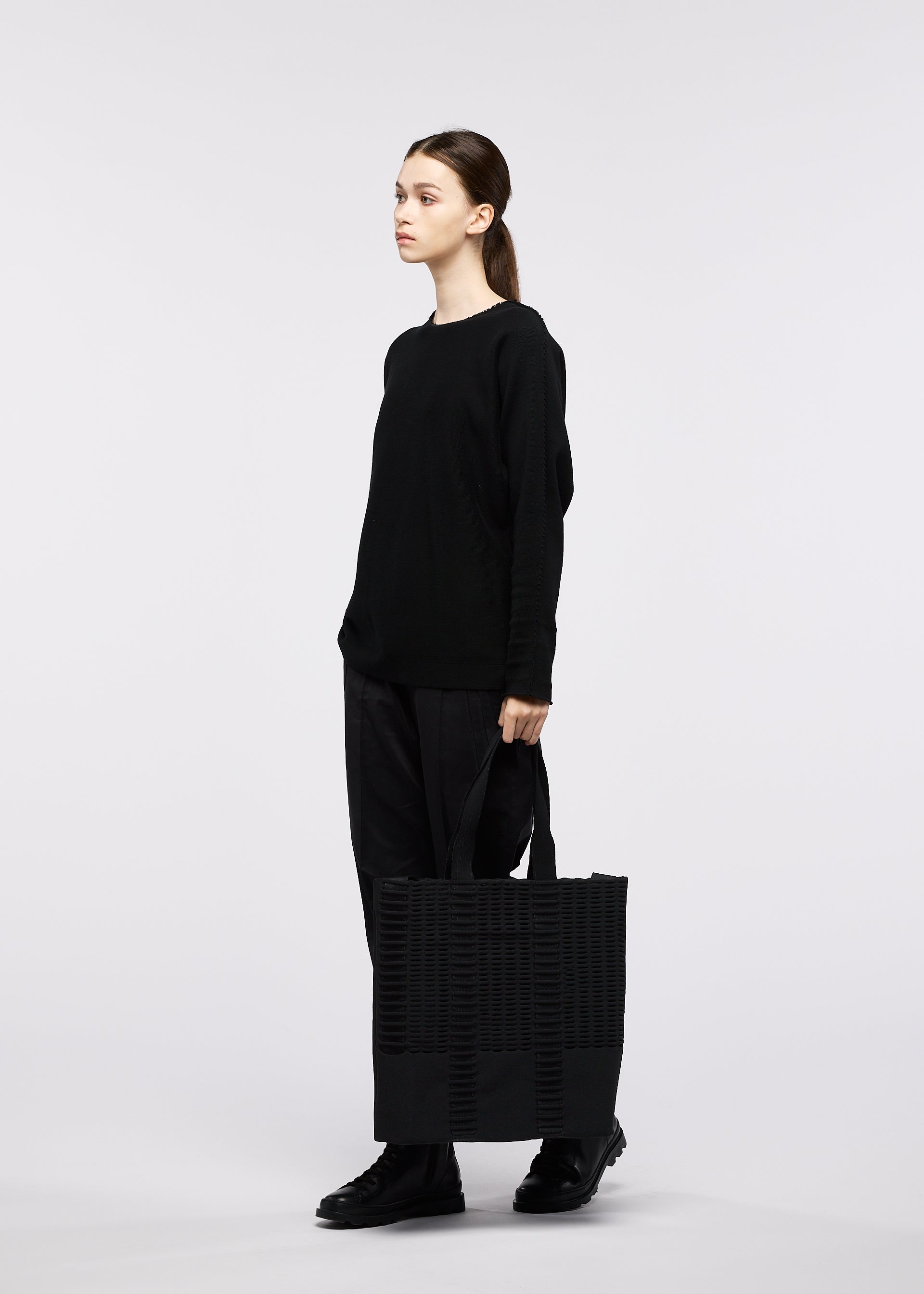 Issey Miyake Mokko Mono tote kabelka černá