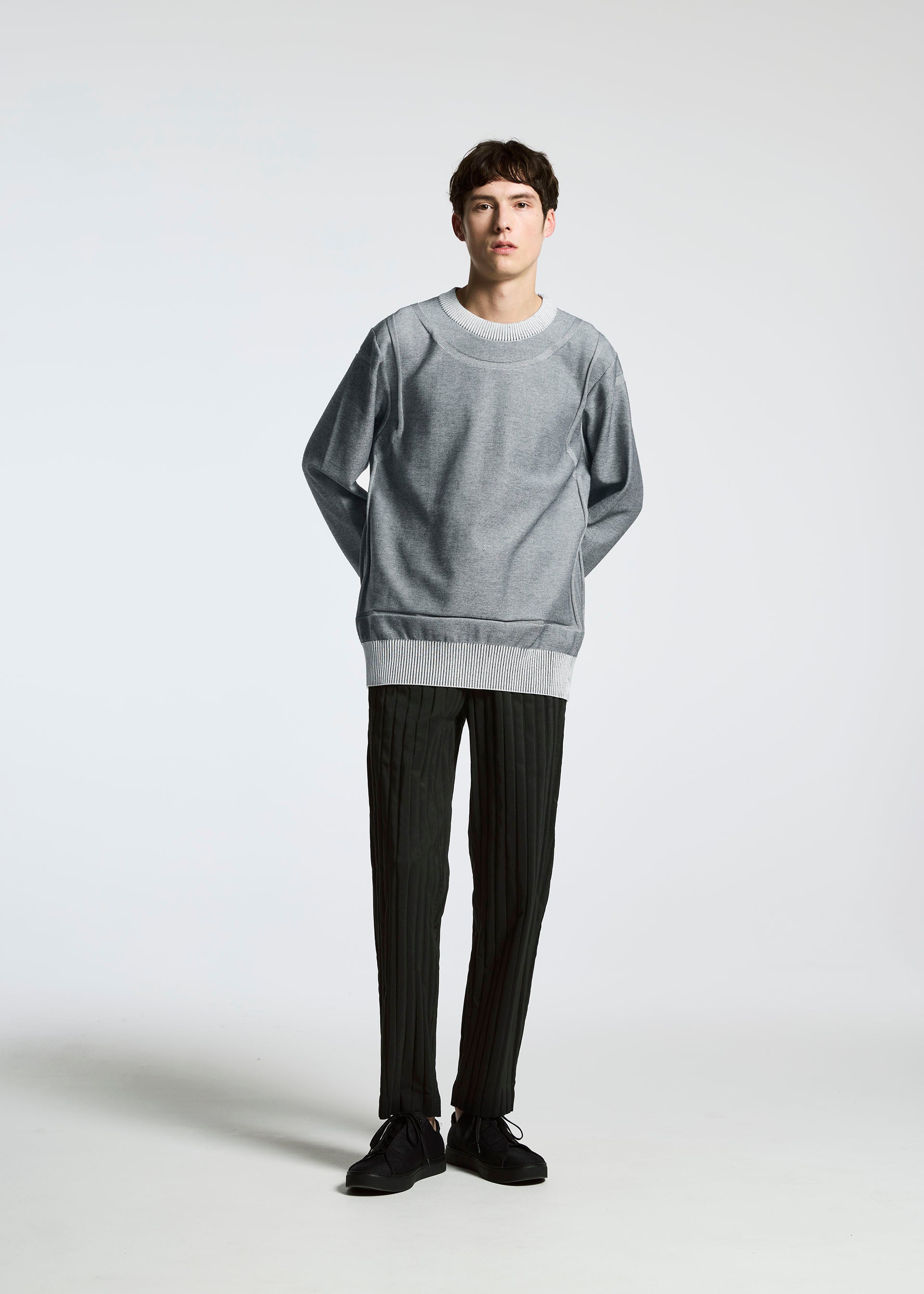 Issey Miyake Type-K 005 svetr šedý s dlouhým rukávem