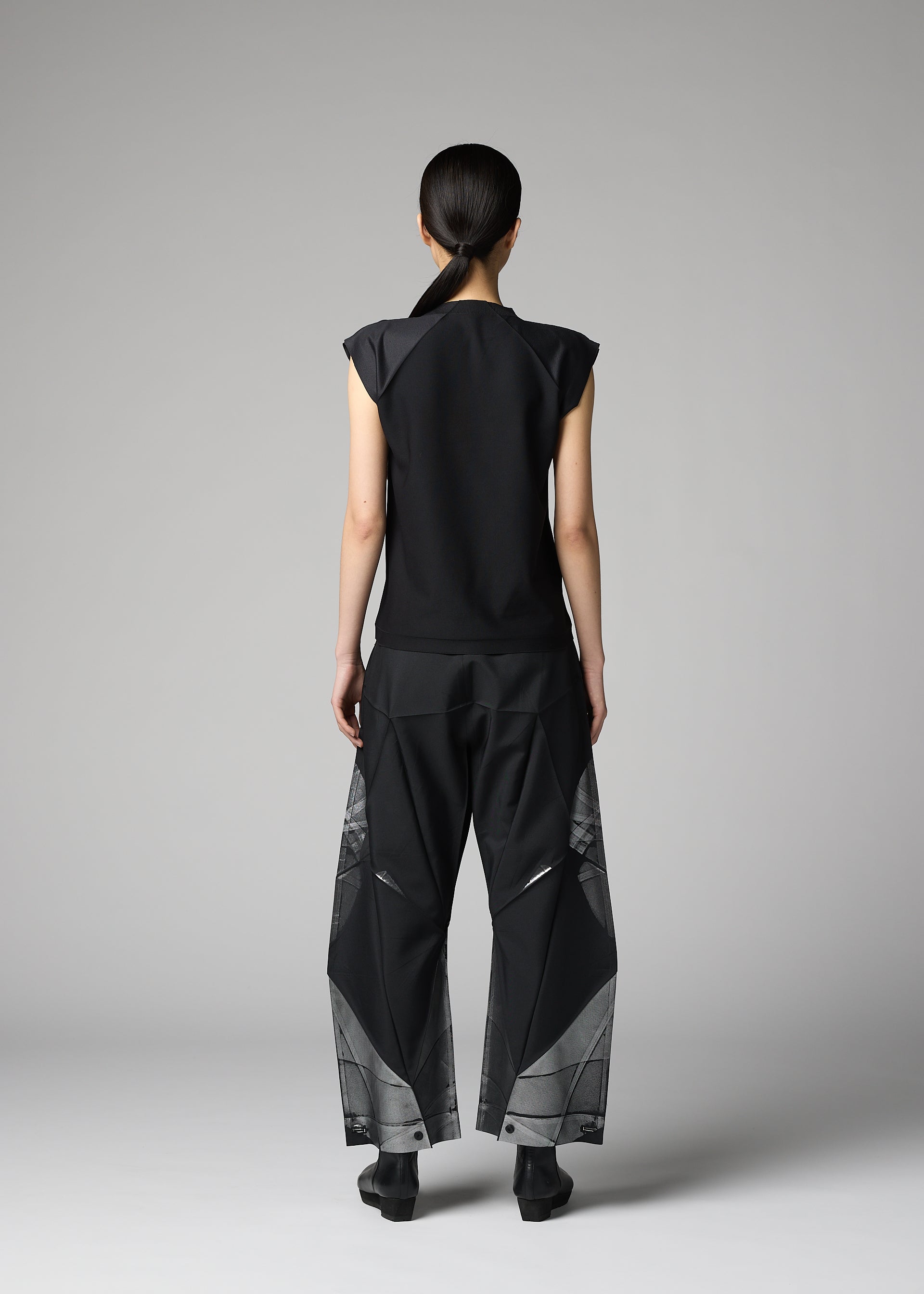 Issey Miyake 132 5 F-KN úplet černý bezešvý skládaný