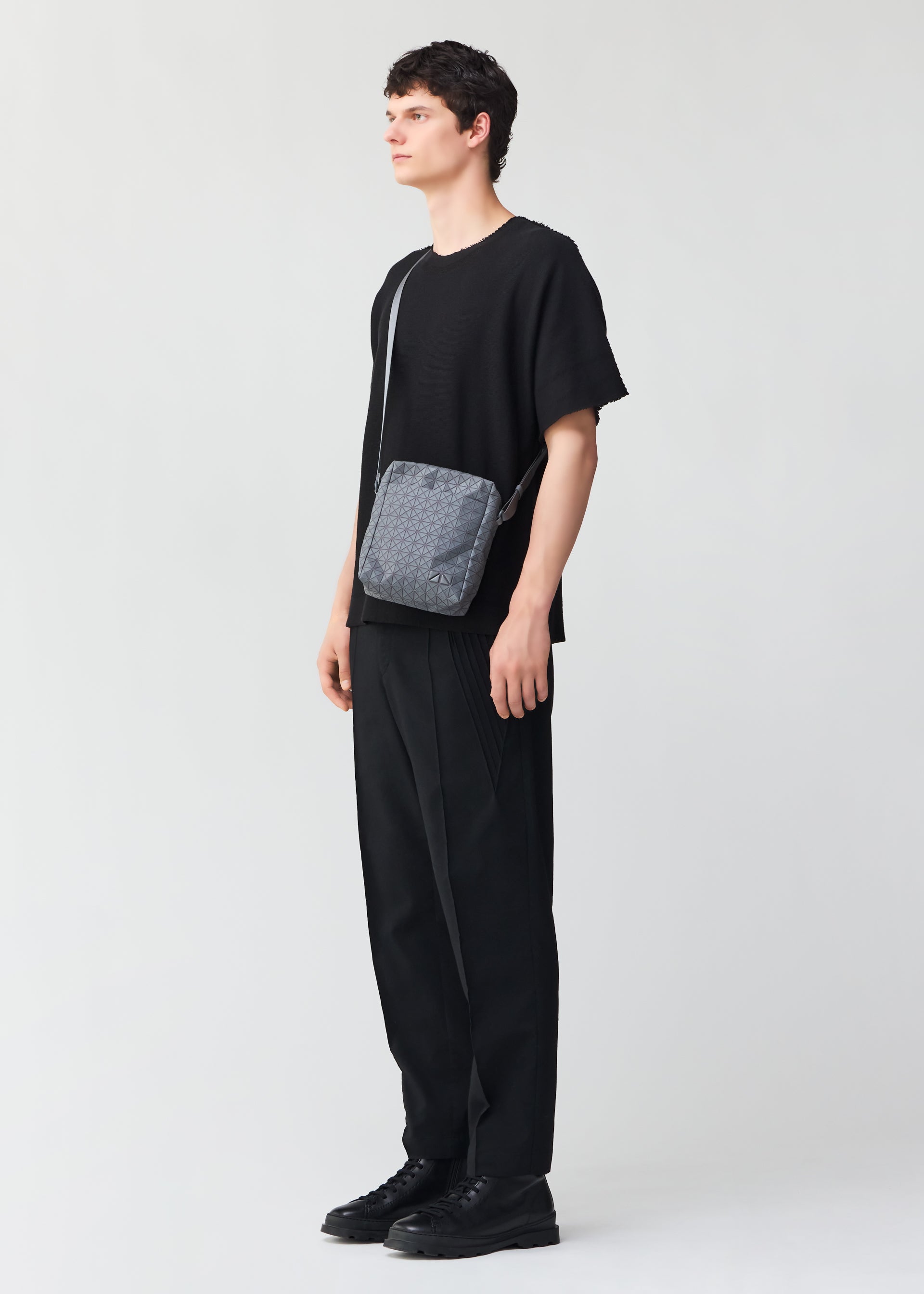Issey Miyake Voyager One-Tone kabelka šedá