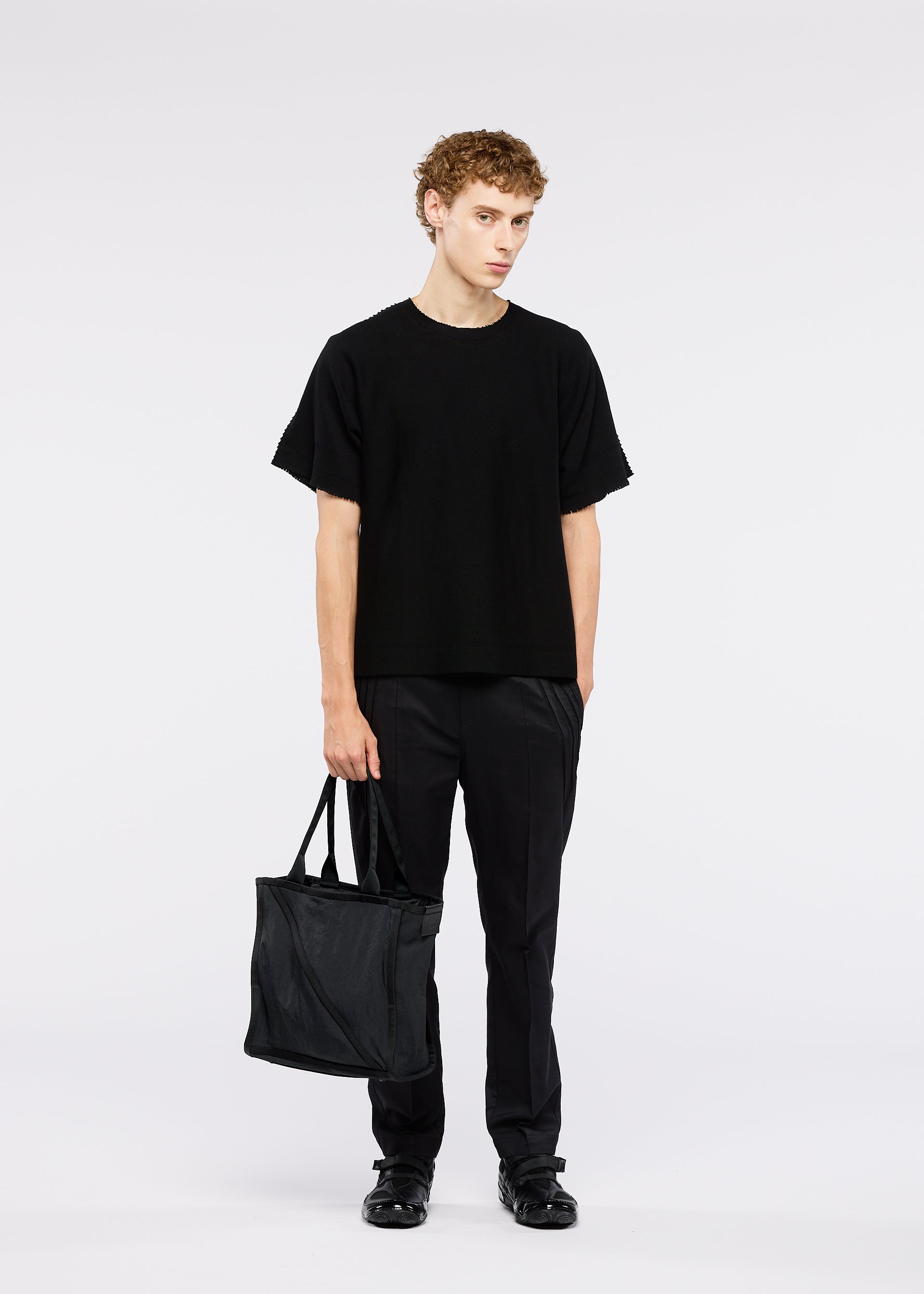Issey Miyake Waku tote na A4 černý