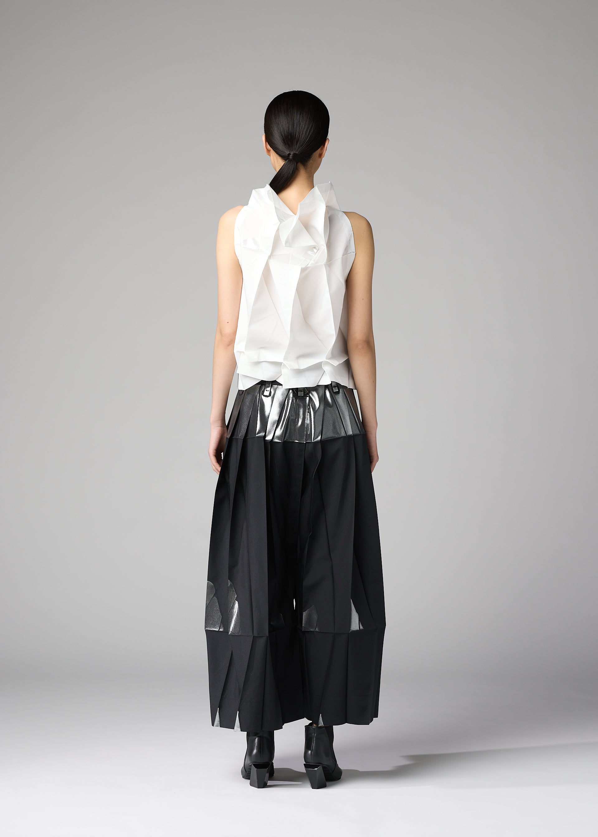 Issey Miyake 132 5 No.10 top bílý 3