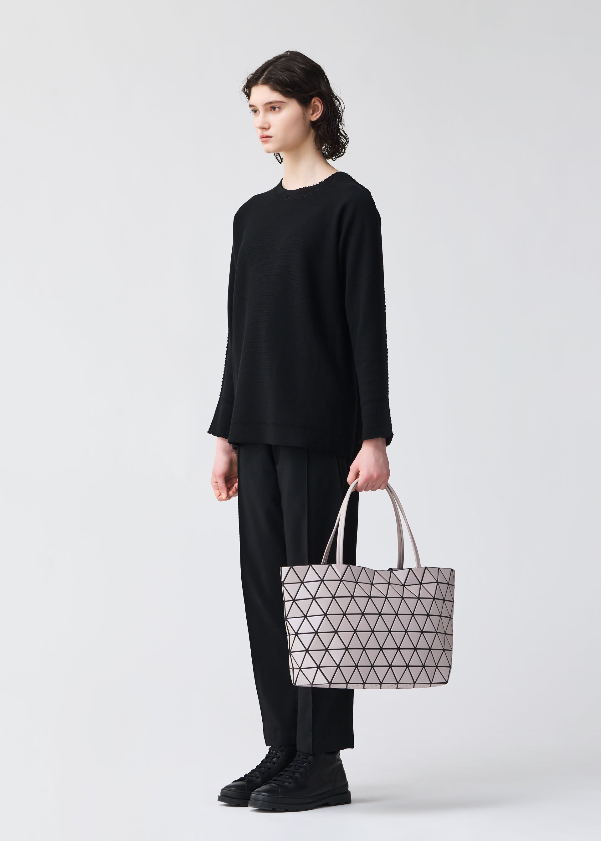 Issey Miyake Bao Bao Bateau tote kabelka perleťově béžová A4