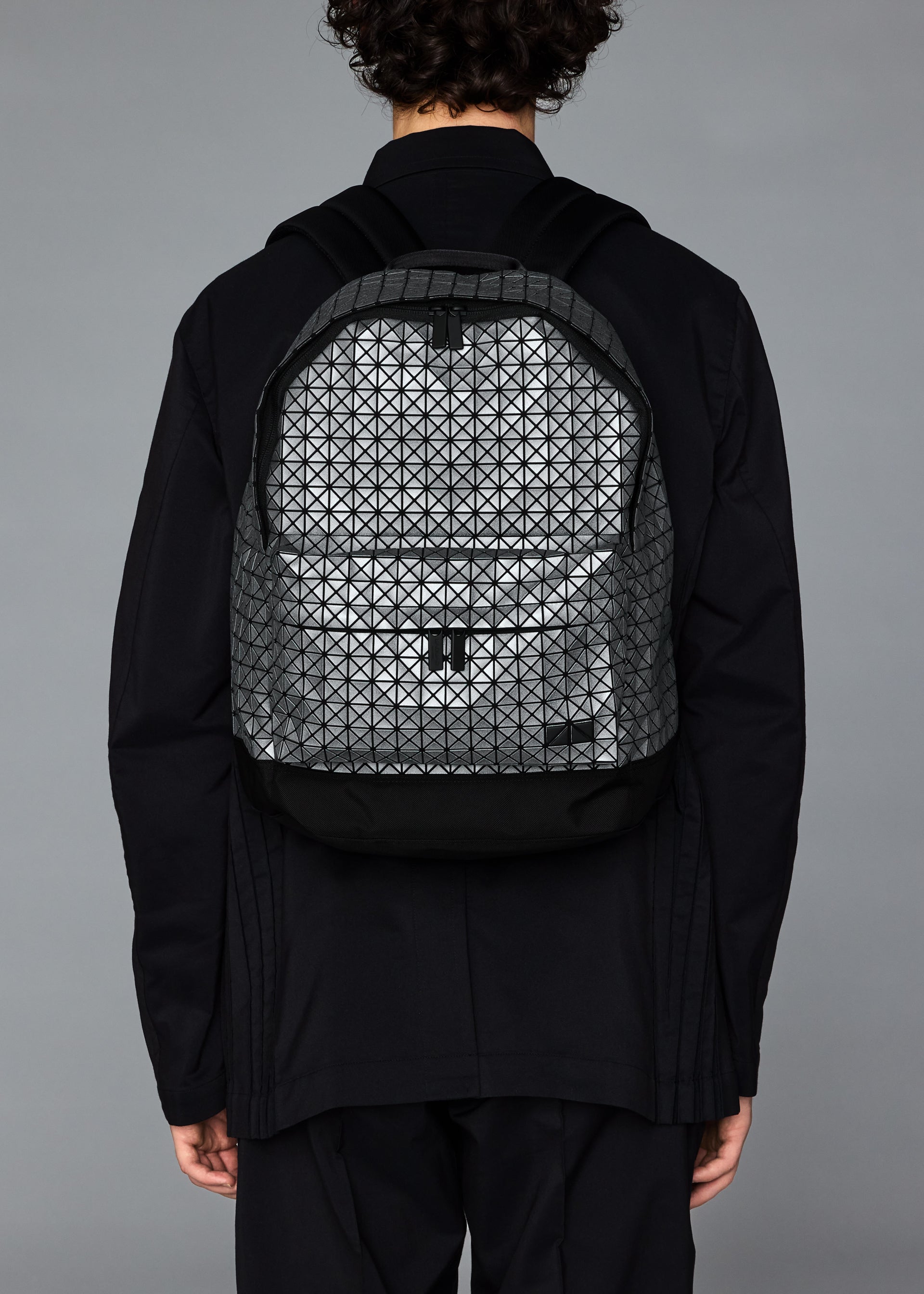 Bao Bao Issey Miyake Daypack Reflector batoh šedý