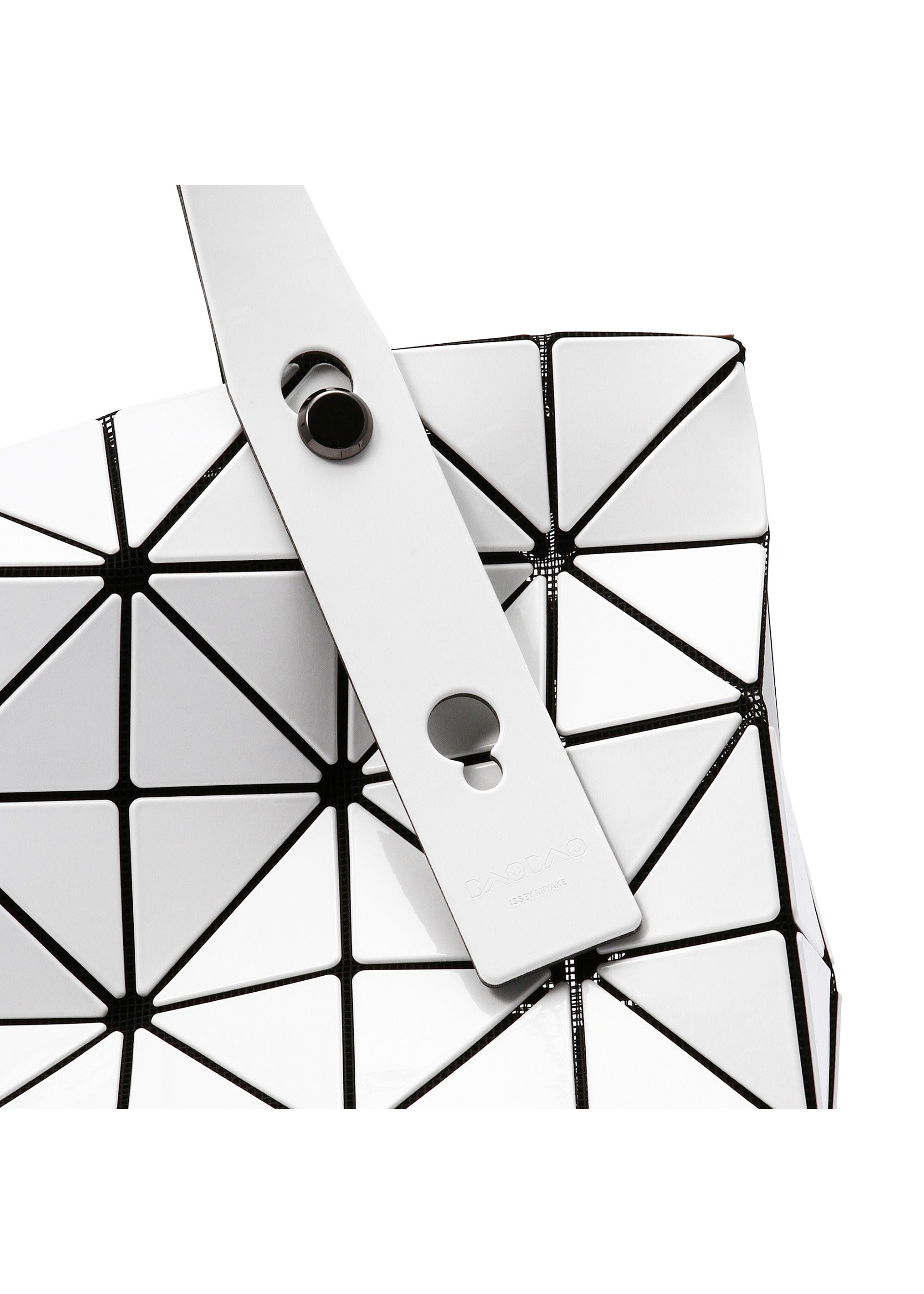 Issey Miyake Carton lakovaná kabelka bílá
