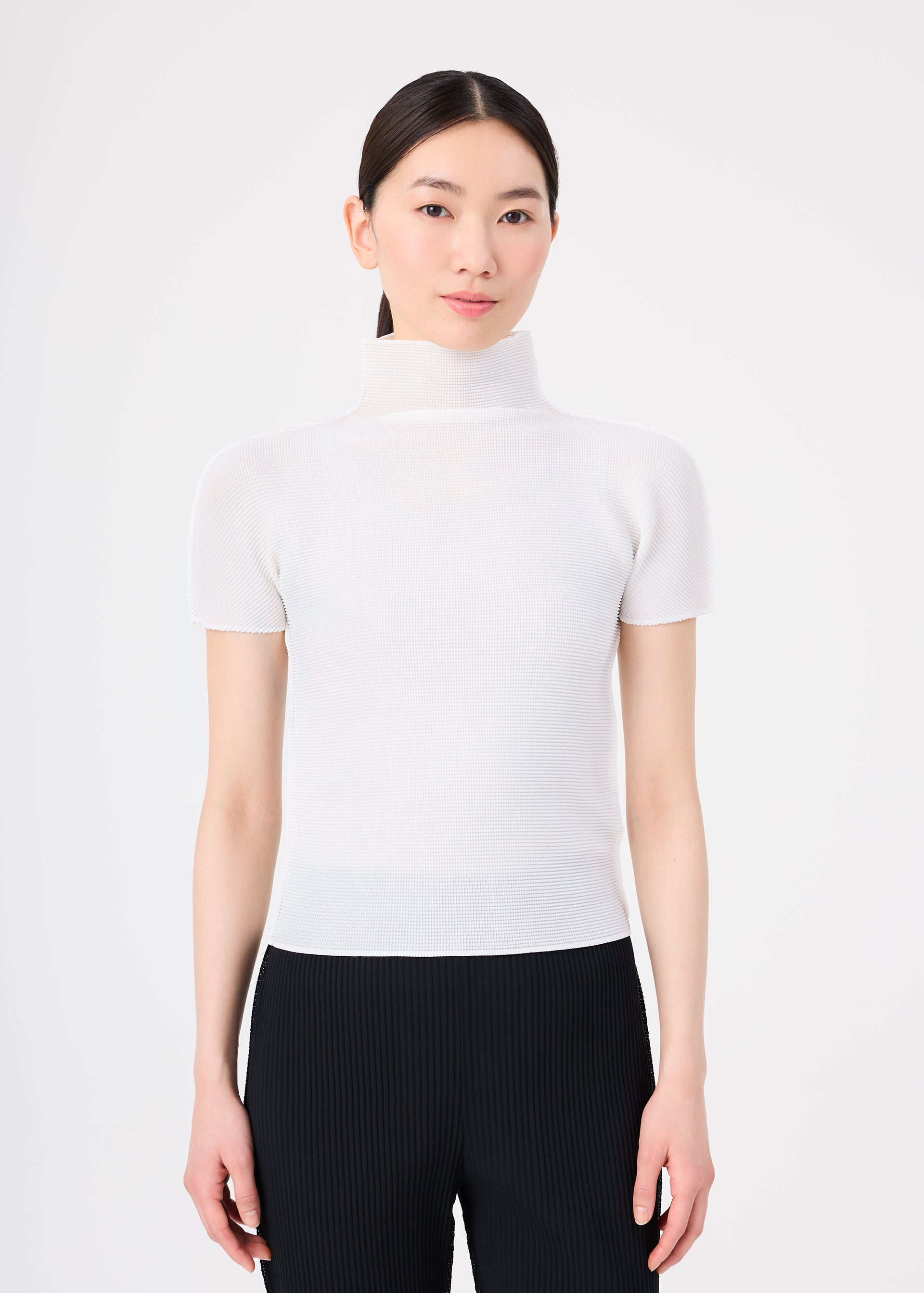 Issey Miyake Stretch Pleats top bílý s límečkem