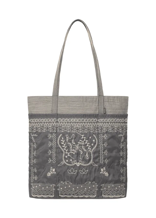 HaaT Issey Miyake Pocket Tote taška šedá s výšivkou