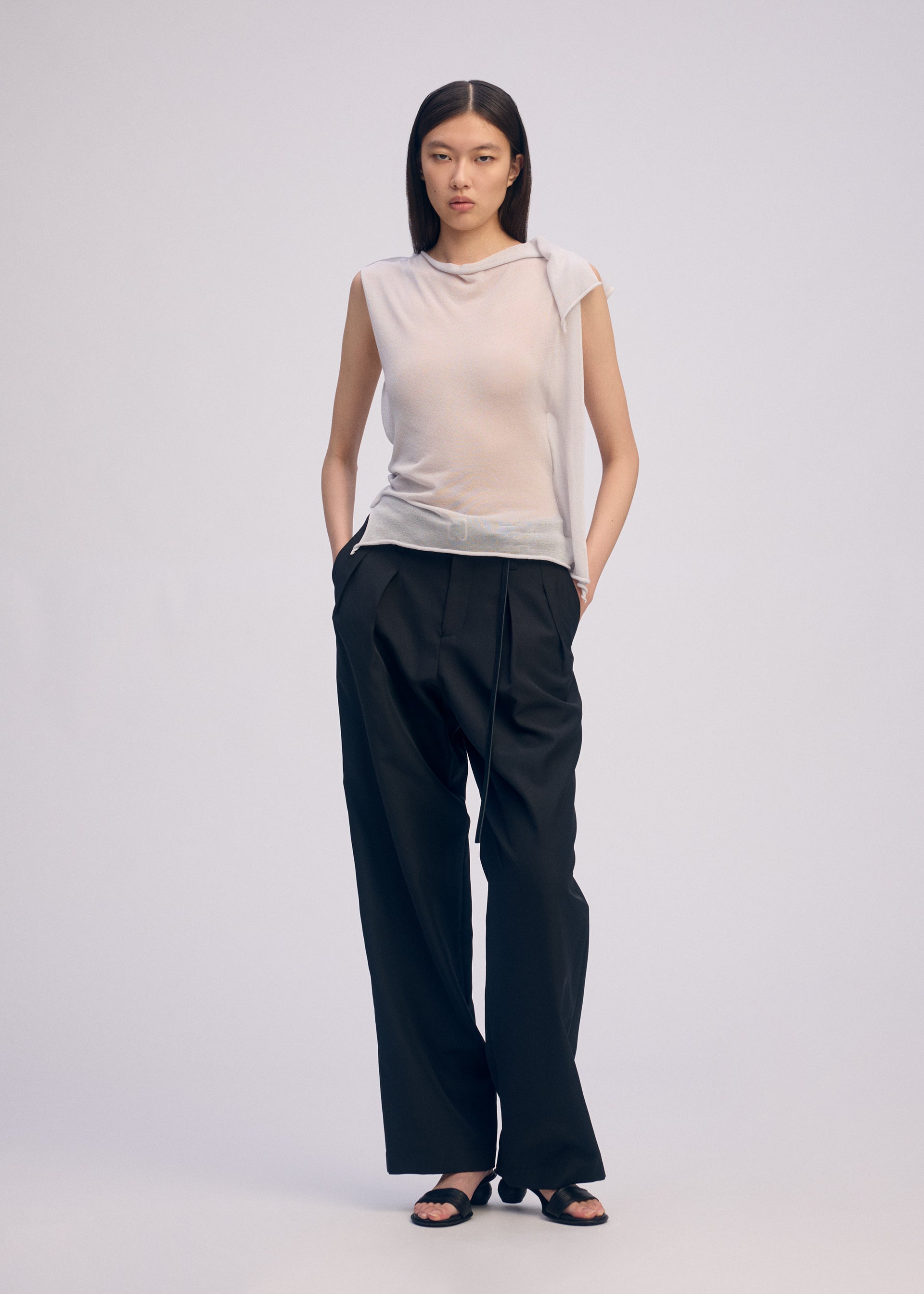 Issey Miyake Concealed Knit pletený top bez rukávů