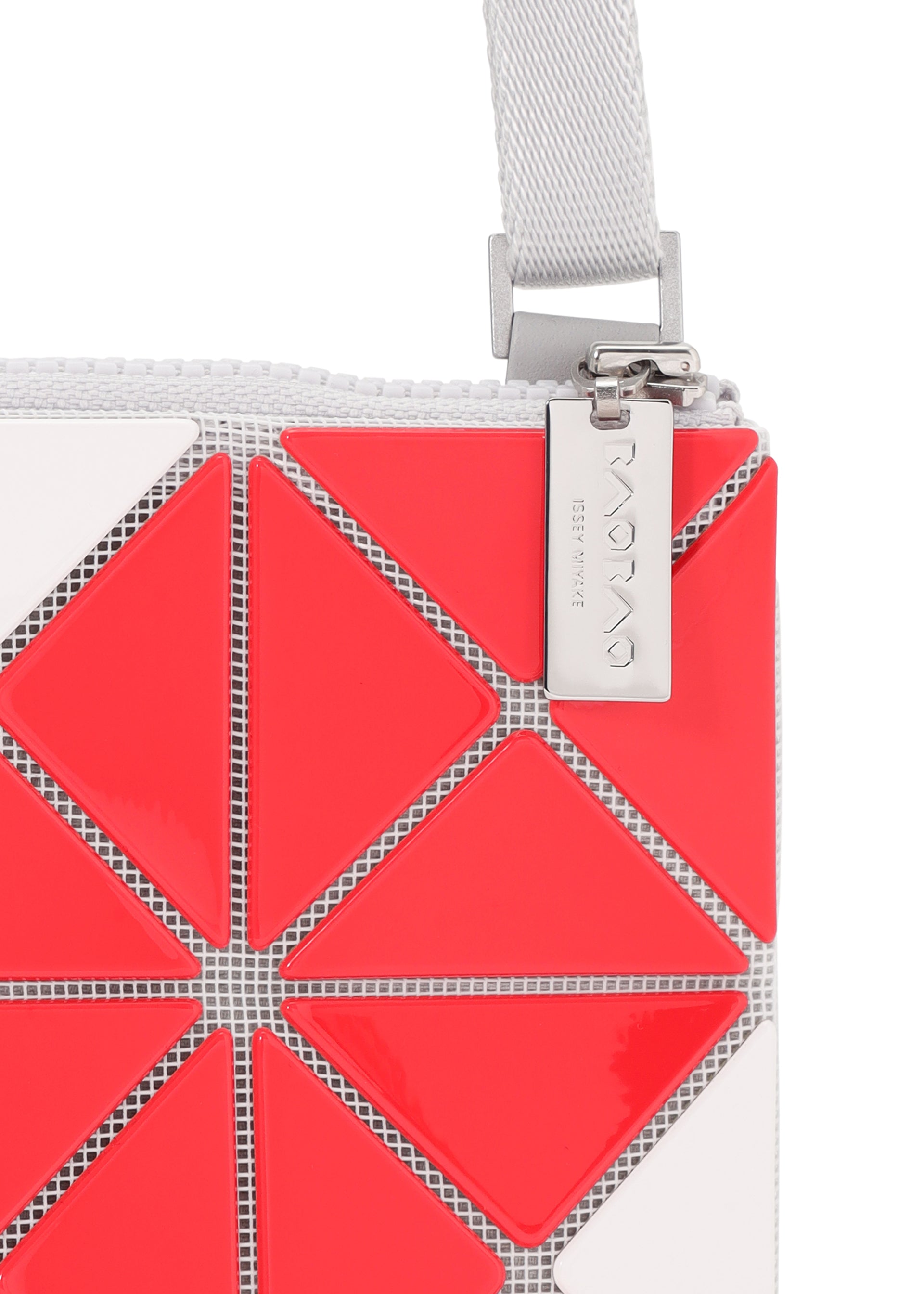 Issey Miyake Sign kabelka přes rameno červená grafický motiv