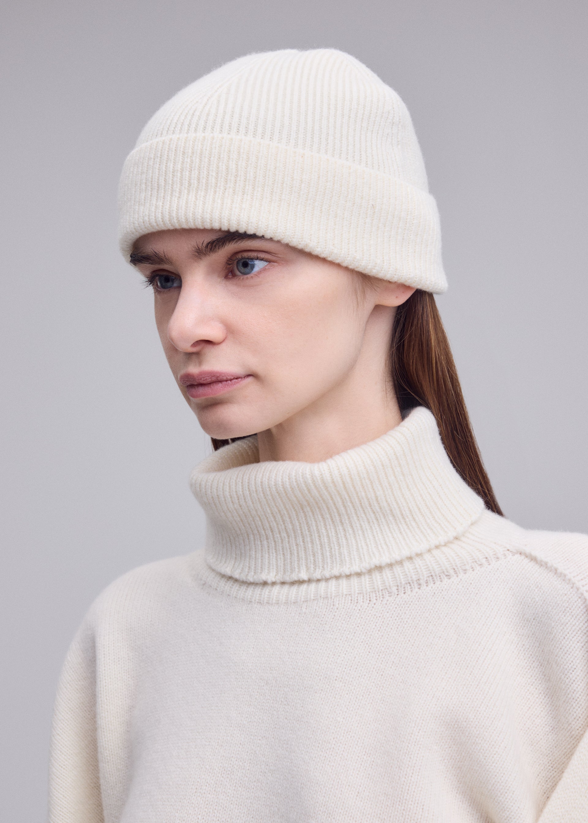 Issey Miyake O Knit Beanie vlněná čepice smetanová