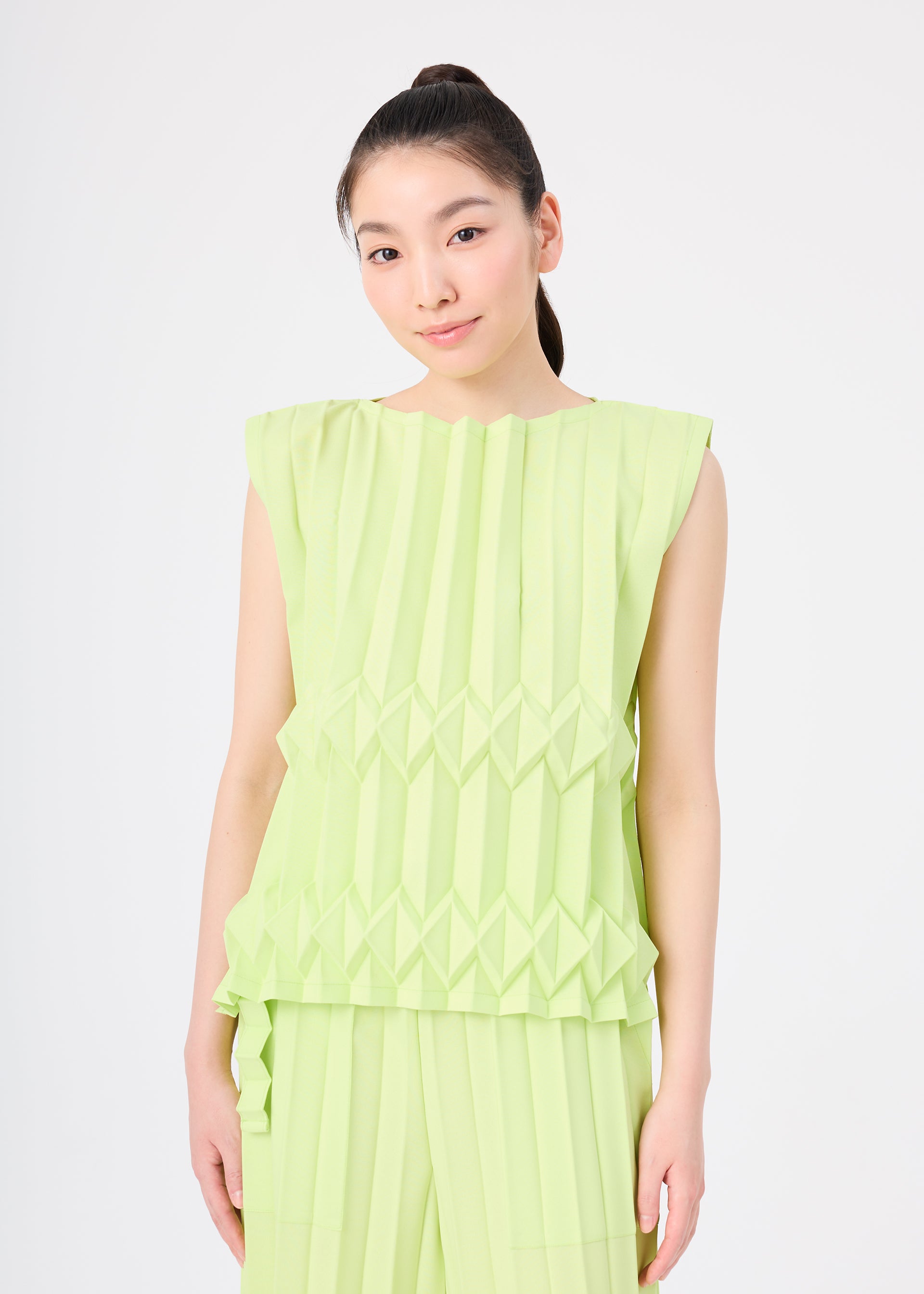 Issey Miyake Tree Pleats top bez rukávů černý