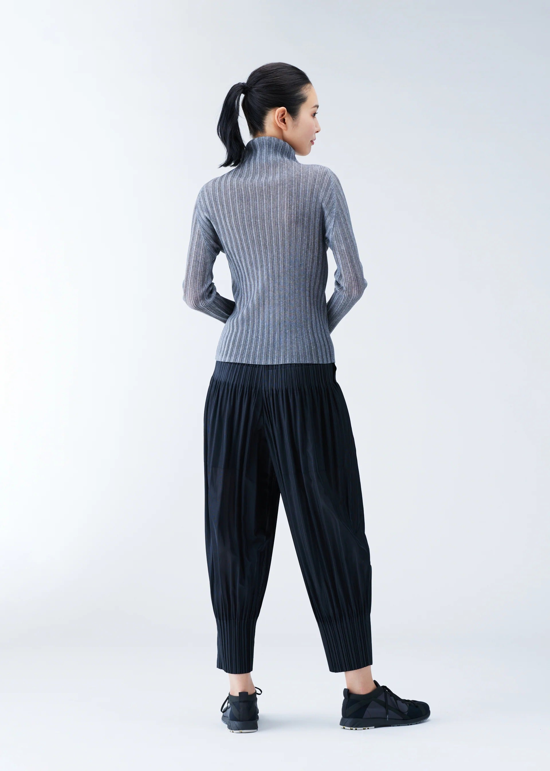 Issey Miyake Rib Pleats Basics rolák light gray vel. 3