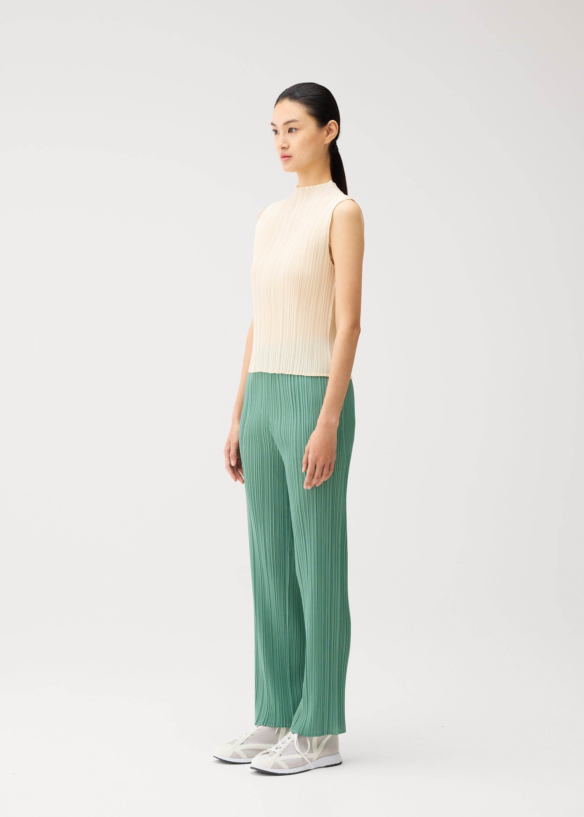 Issey Miyake Monthly Colors August top Off White