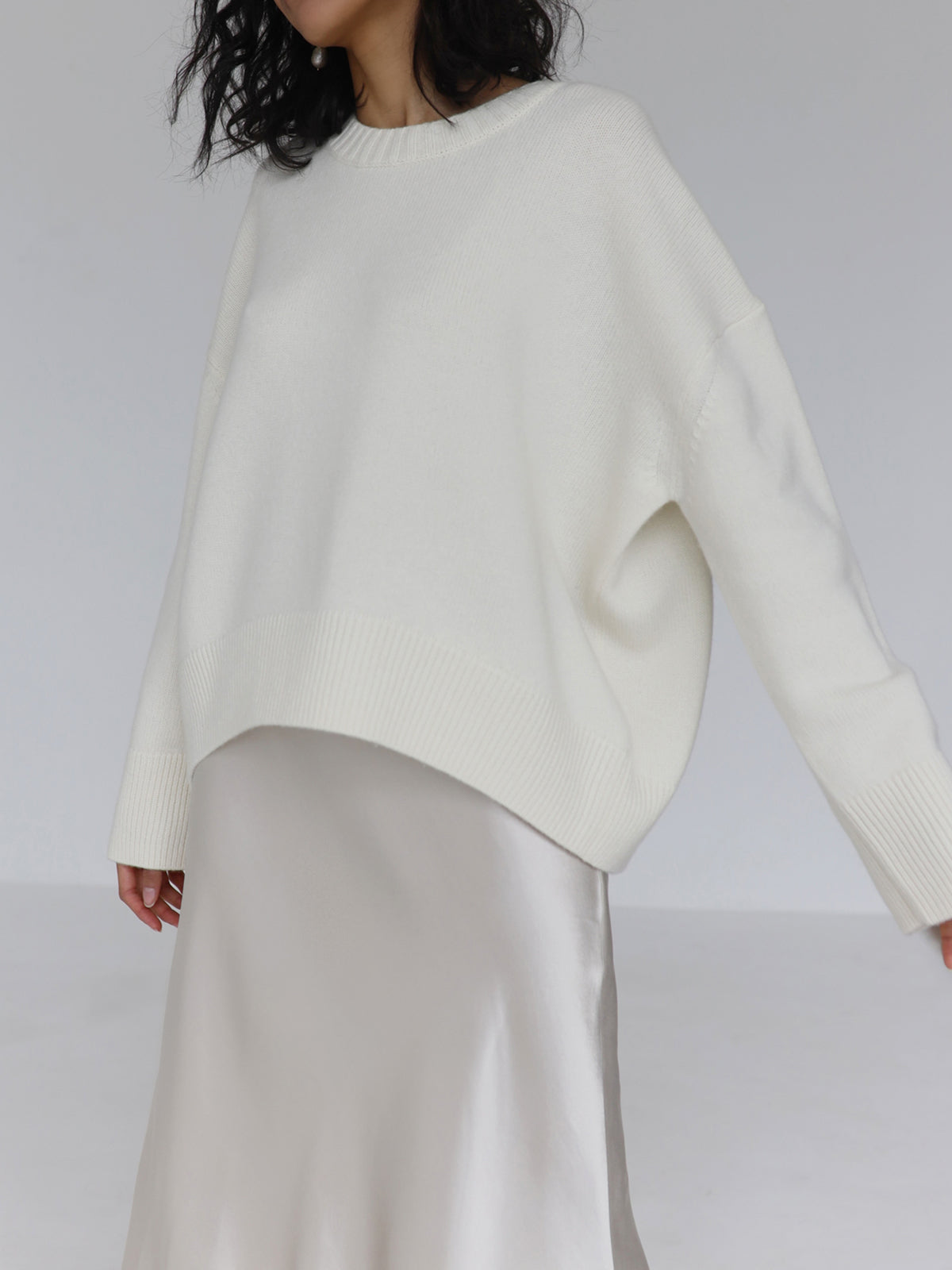 Norielle svetr oversize s rozparky modrobílý