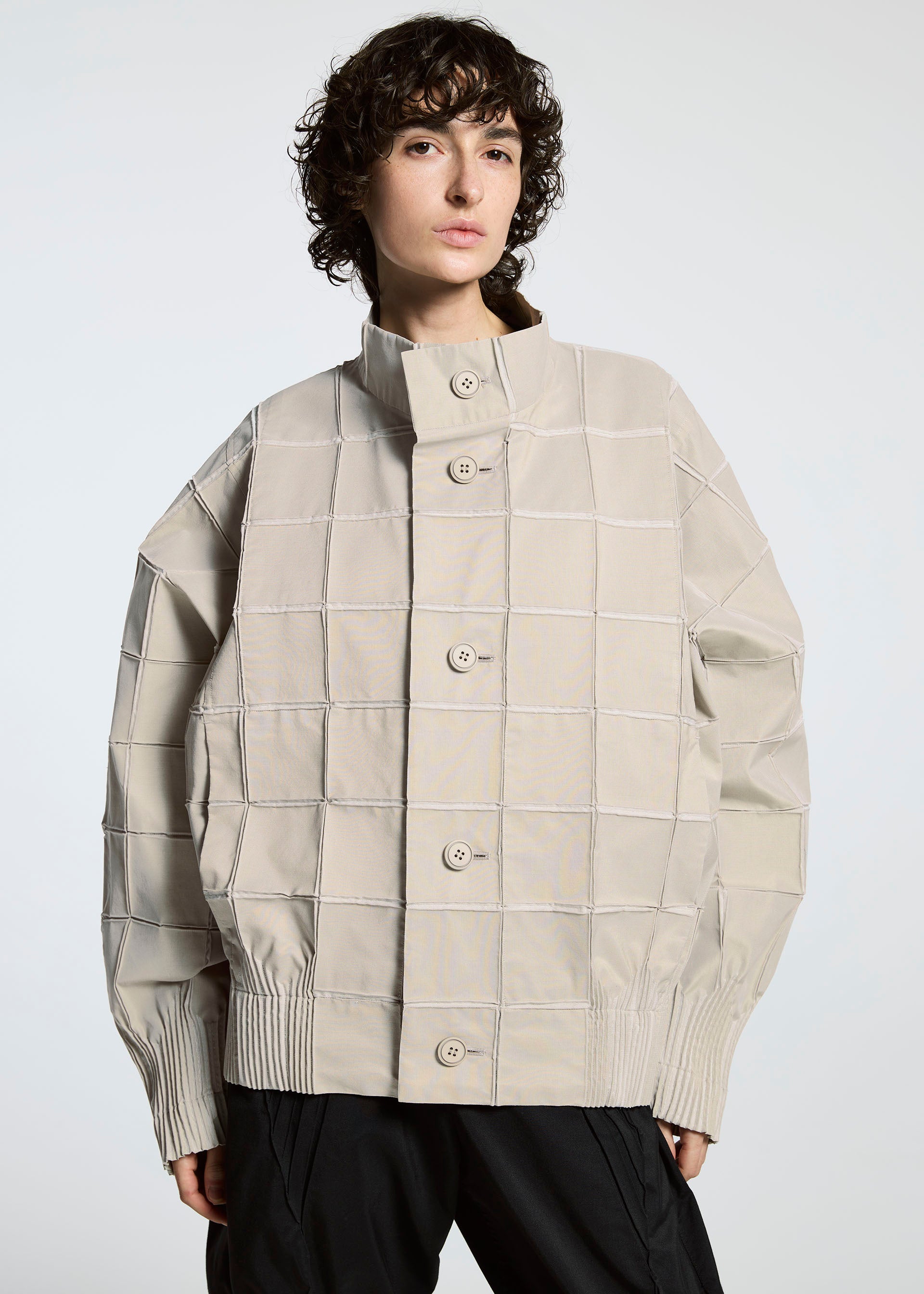 Issey Miyake TYPE-O 002 bunda černá strečová mřížka