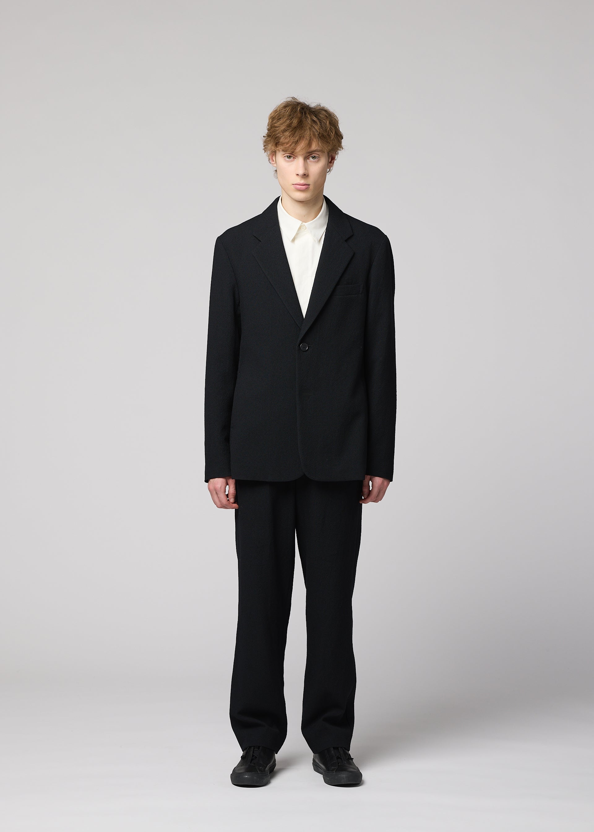 Issey Miyake Shrink Wool bunda černá 2 vlna